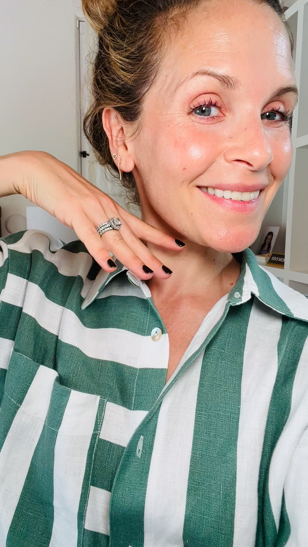 Simplest, fastest, glowiest summer day makeup. Four products. Under two mins. Ready to glow…go💛

#LTKVideo #LTKBeauty