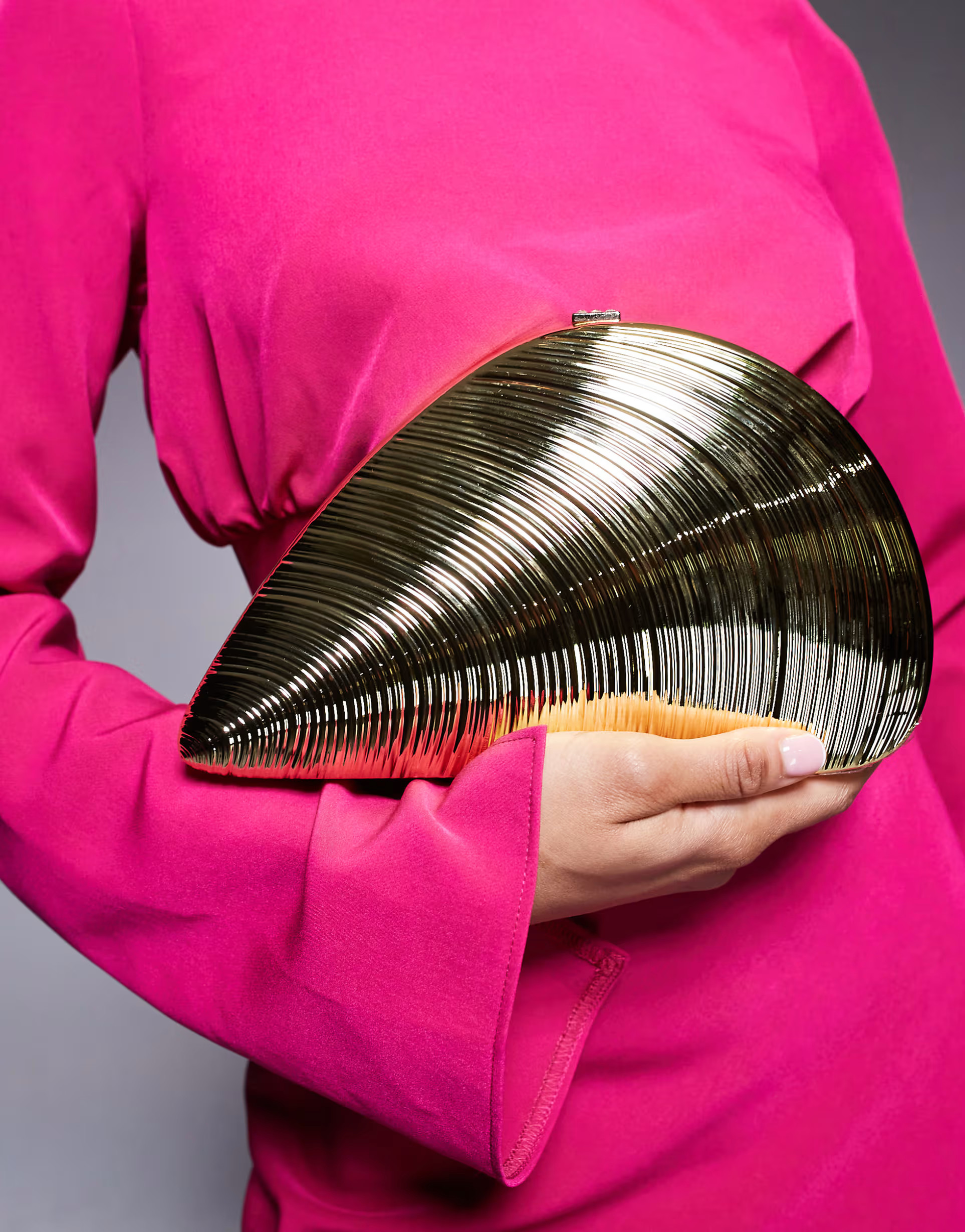 True Decadence textured shell clutch bag in gold | ASOS | ASOS (Global)