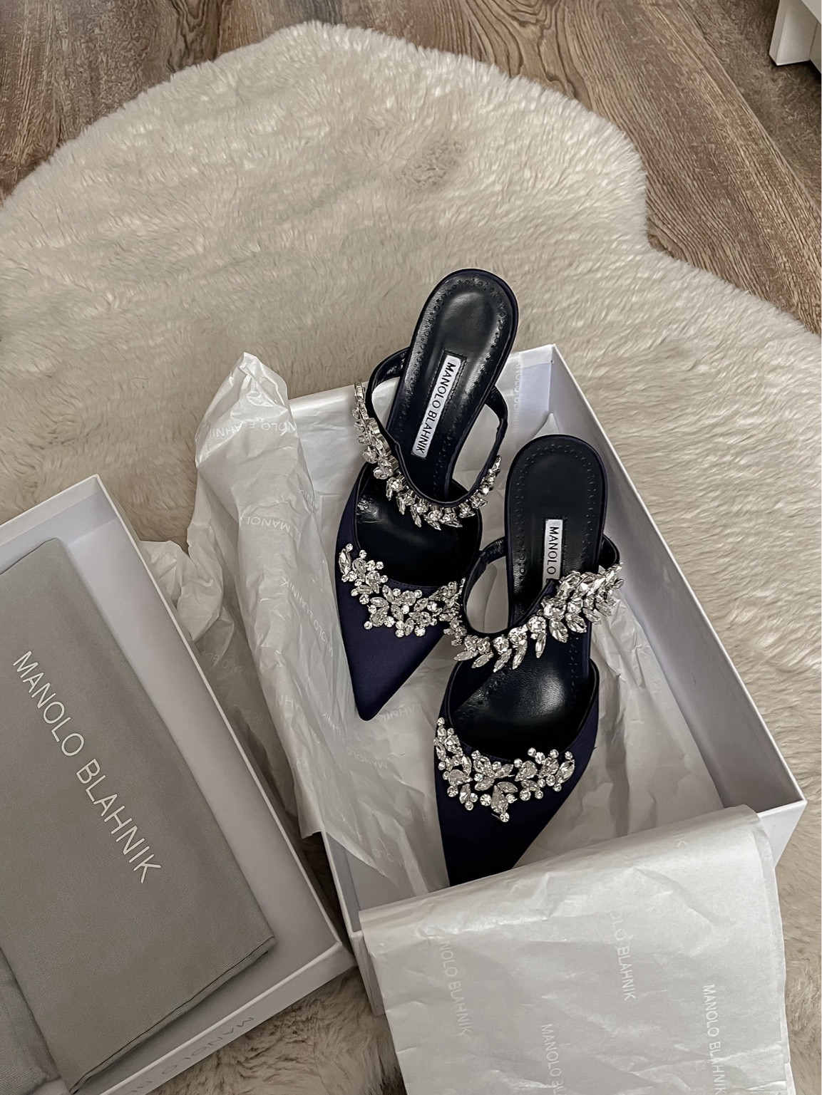 New Year’s Eve shoes 

Manolo Blahnik Lurum - if you’re lucky you can score these on sale. So many designer sales going on this holiday! 

#LTKparties #LTKHoliday