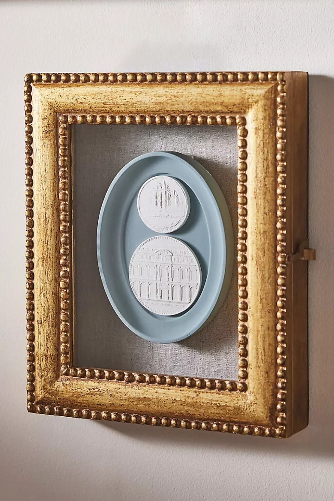 Love these shadow boxes and cameo intaglios ✨
