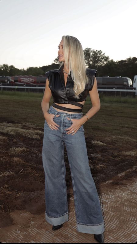 Shop Brittany Aldean's cap sleeve padded shoulder wrap crop top and wide leg high waisted jeans #BrittanyAldean #CelebrityStyle

#LTKStyleTip
