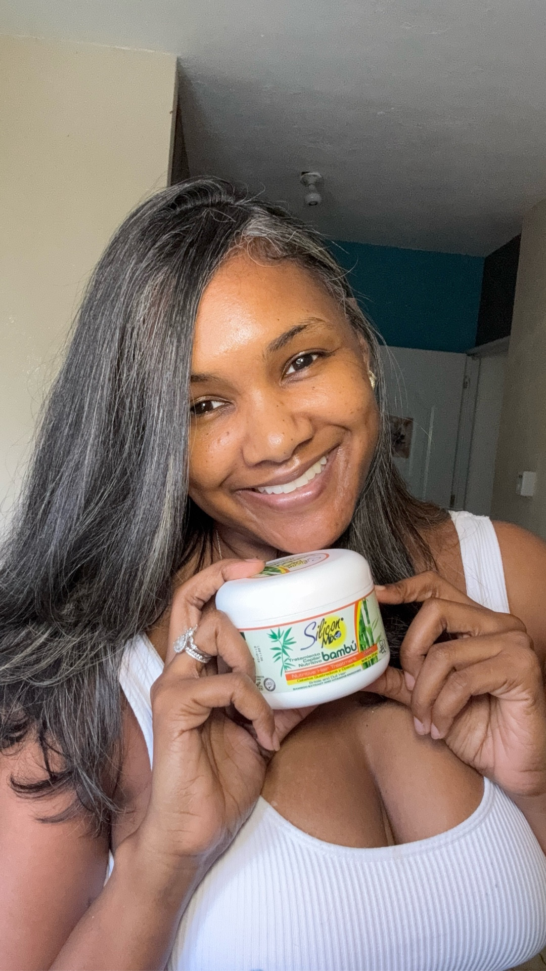 Me encanta como el tratamiento capilar nutritivo de bambú de @siliconmix me dejó el cabello. Está súper suave, nutrido y saludable y con un rico olor. Lo ame y lo recomiendo al 100.

#loidamua #loidamuarecomienda #siliconmixbambu #pelosanoyfuerte #cabellonatural