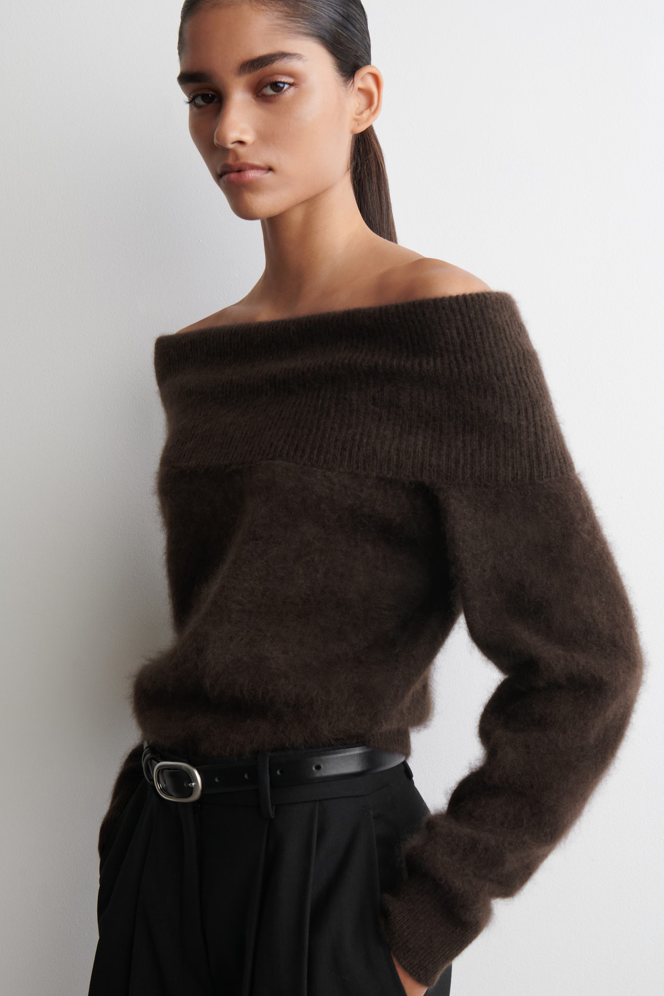 OFF-THE-SHOULDER MERINO WOOL JUMPER - DARK BROWN | COS GB | COS UK