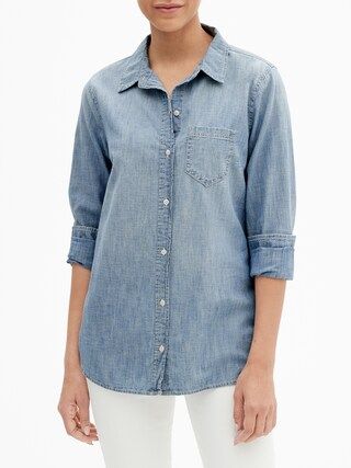 Fitted Boyfriend Shirt in Chambray | Gap Factory