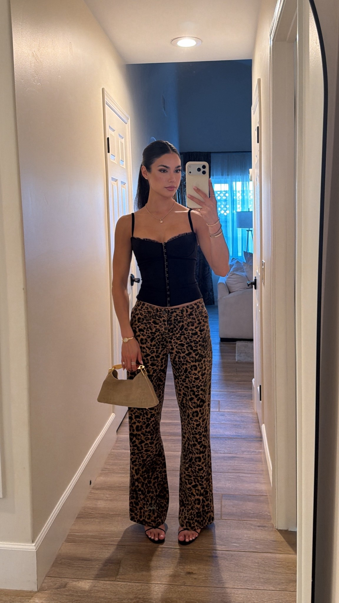 The exact jeans that I’m wearing are from REVOLVE, but I linked a similar one because I believe they’re almost all sold out. Also linked the two perfumes I like to mix together 👌🏽