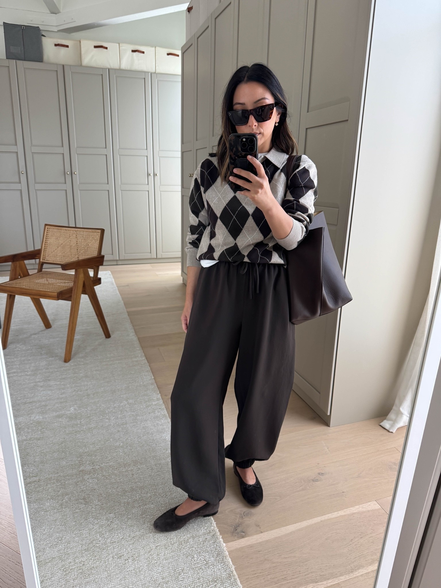 Aritzia balloon pants in ever color, please! A great versatile pant that work for petites. Wear them casual, to the office, dress them up. 

Everlane box cut tee medium
Aritzia sweater small
Aritzia pants xs
Madewell flats 5 - old
Mansur Gavriel tote
Celine sunglasses 
Dorsey James necklace 15”
Electric Picks earrings

#LTKPetite #LTKmomlife #LTKWorkwear