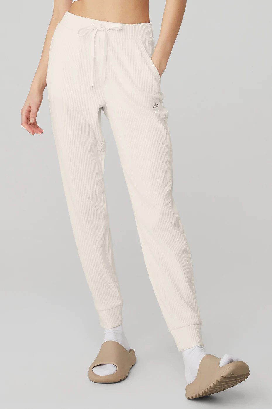 Alo YogaÅ½ | Muse Sweatpant in Ivory, Size: Medium | Alo Yoga (US)