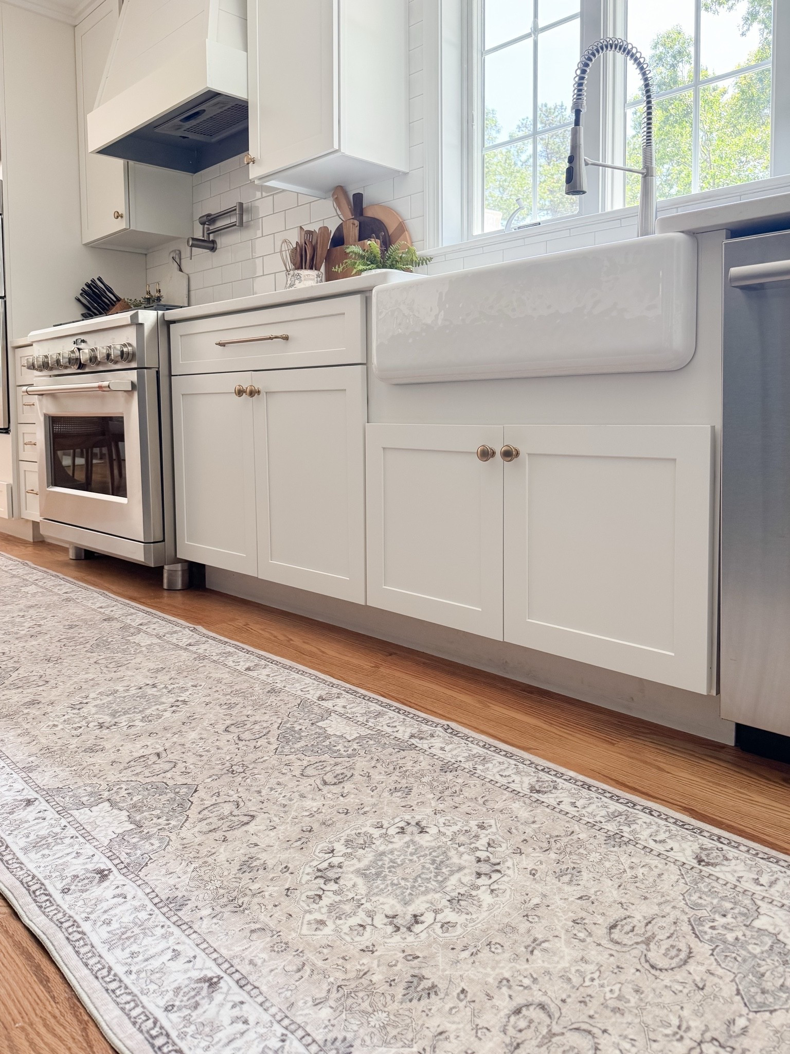Coastal kitchen styled with navy island, white cabinets, neutral runner rug, and simple kitchen decor for a light and layered coastal space.

coastal kitchen decor, navy kitchen island, neutral kitchen runner rug, white cabinet kitchen, coastal kitchen styling, neutral kitchen decor, light coastal kitchen design, kitchen island runner rug, sherricalnanhome

#LTKHome