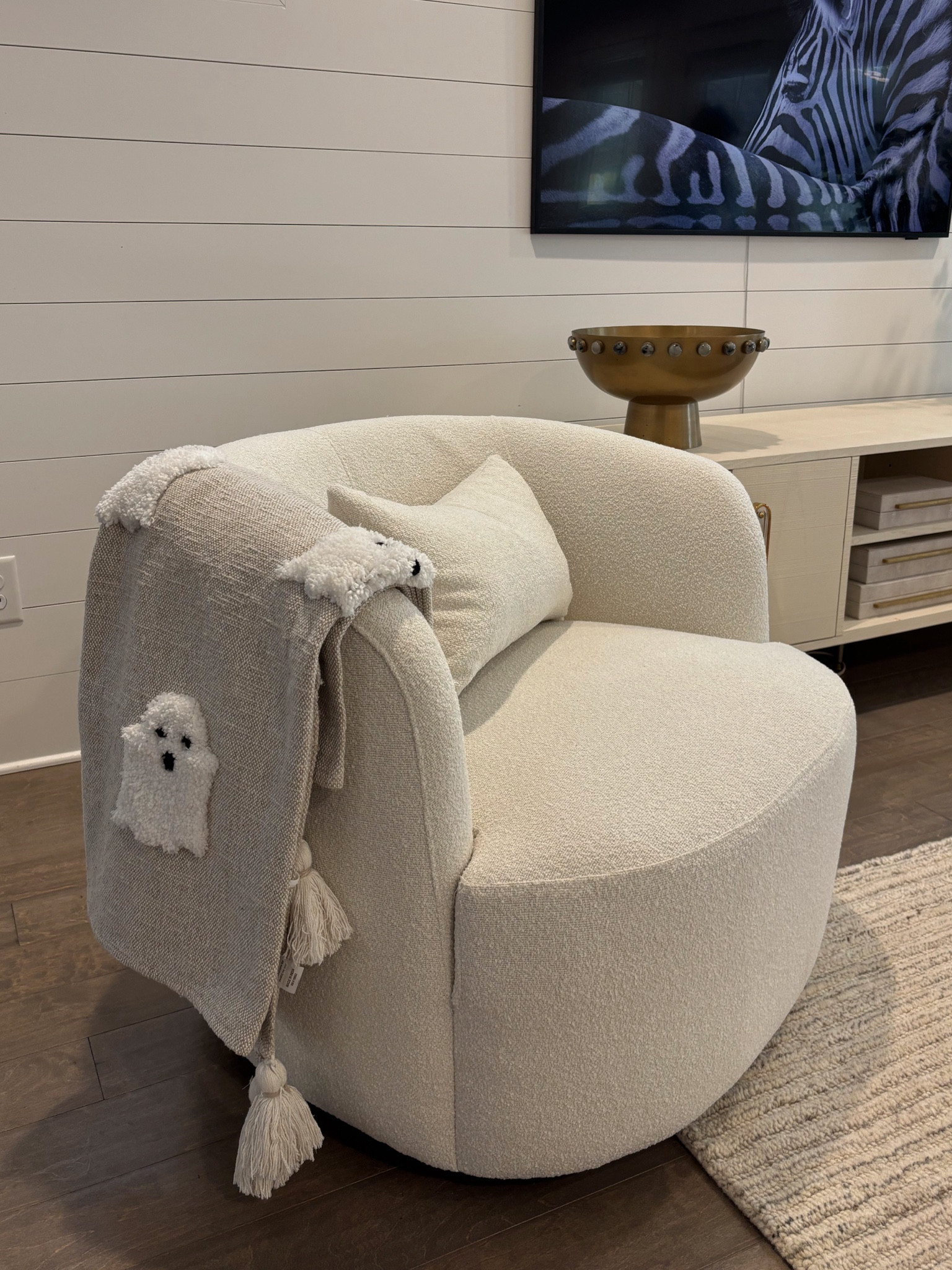 Boucle chairs + Halloween blanket! 

#LTKHome #LTKFallSale #LTKStyleTip