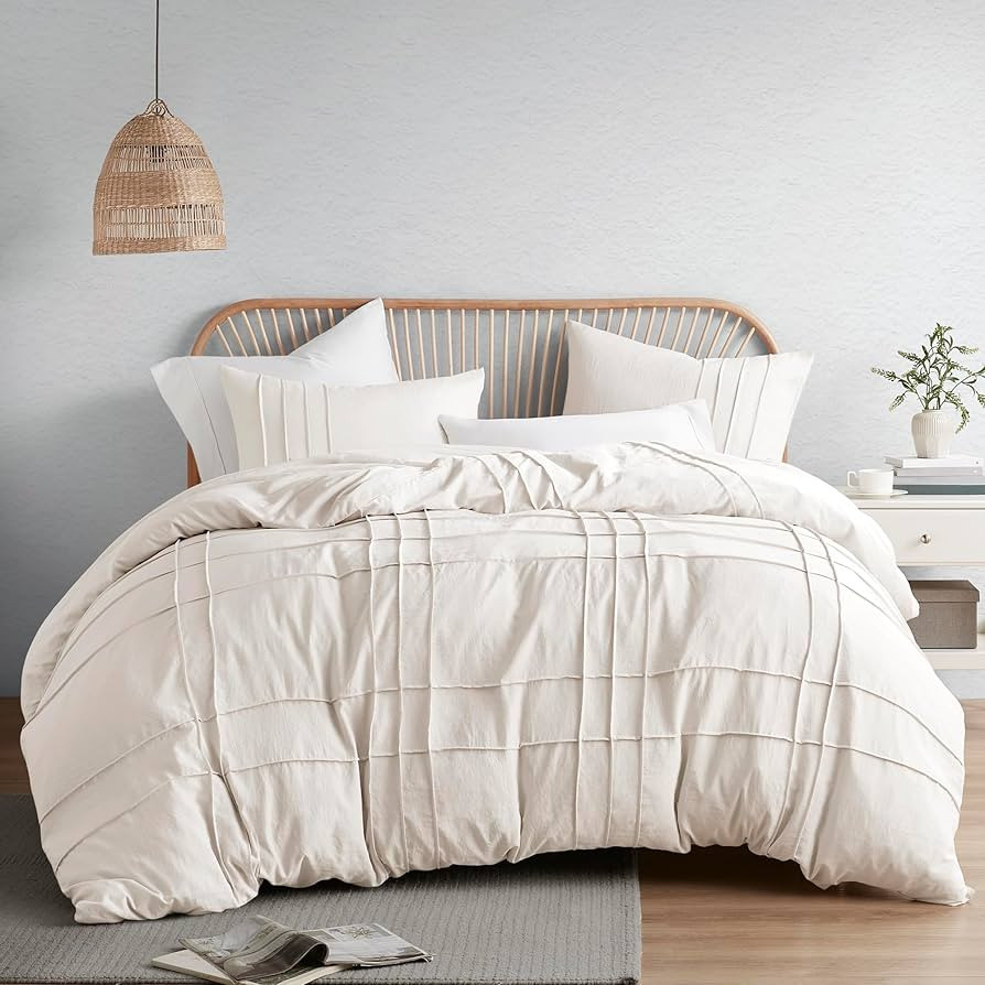 Amazon.com - Comfort Spaces Cream King Comforter Set - 3 Pieces Pintuck Pleated Farmhouse Bedding... | Amazon (US)