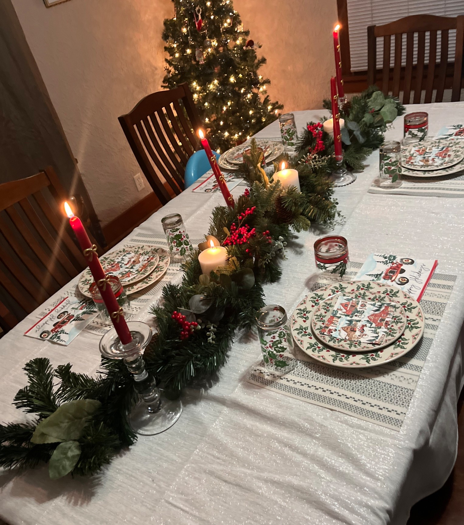 Christmas tablescape for hosting 🎄❤️

#LTKHoliday #LTKSeasonal