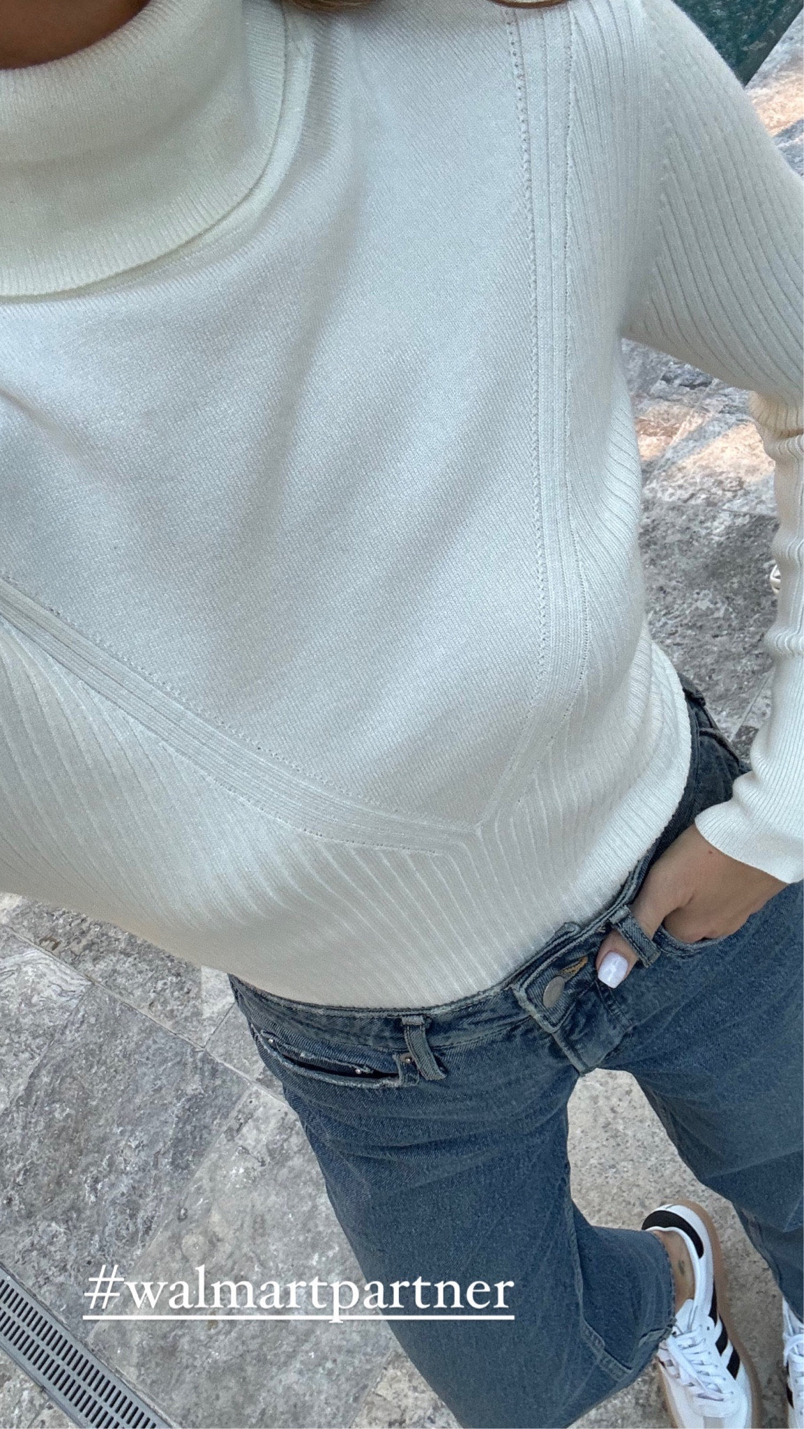 What I wore tonight to gingerbread house decorating workshop . I’m wearing S in sweater and 0 in jeans. Straight leg jeans, look and feel like designer denim . Outfit from @walmartfashion #walmartpartner #walmartfashion