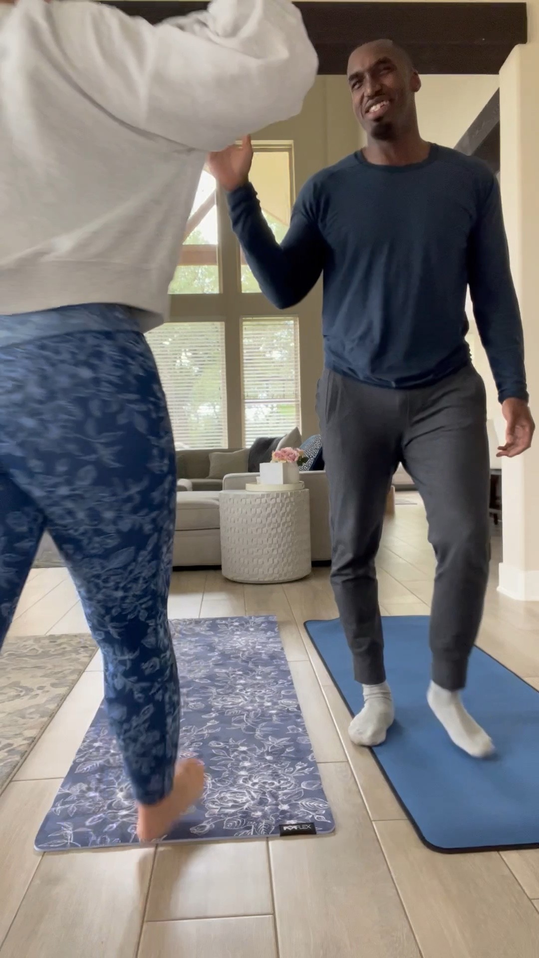 Wearing size XL in these pop flex crossover waist pocket legging with the cutest floral print! They have extended sizing to 3XL and fit snug the fabric has medium compression and is very soft! And I’m wearing a cropped grey sweater in a size XL 

Mid size Style 
Size 12 

#LTKworkwear #LTKfit #LTKcurves