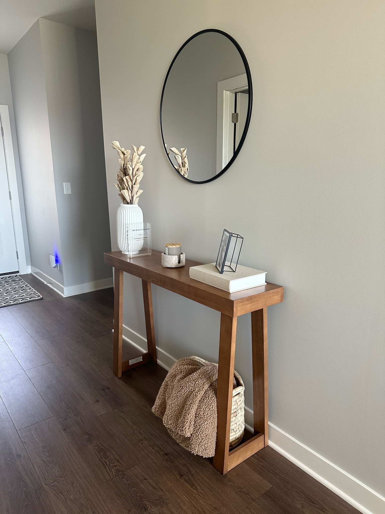 entryway table & decor 🙌🏻🫶🏻


#LTKhome #LTKstyletip #LTKSeasonal