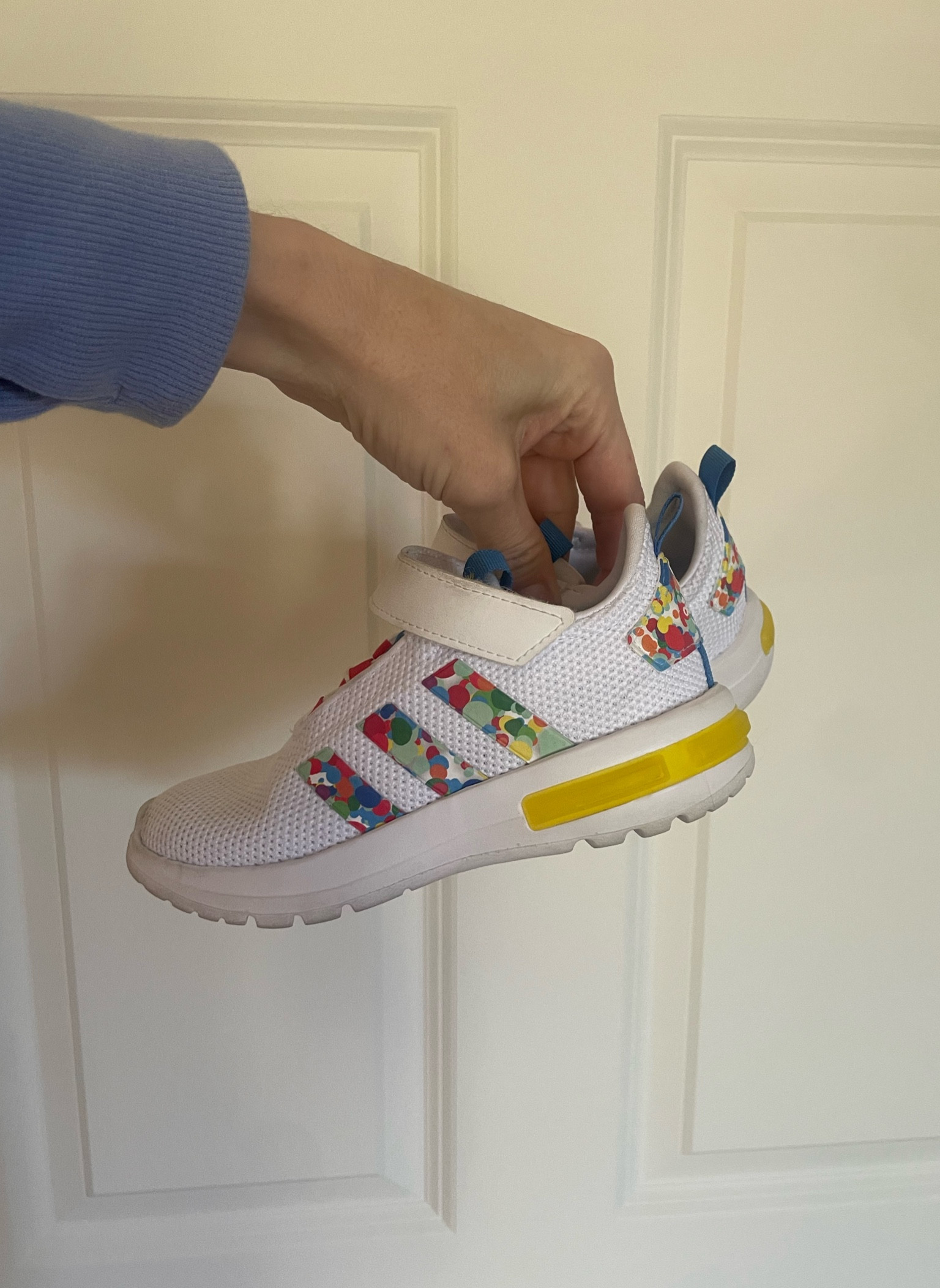 Brecken’s new shoes.
I love that they are Velcro. Super easy for him to put on himself. 
Size 10 (age 4) 