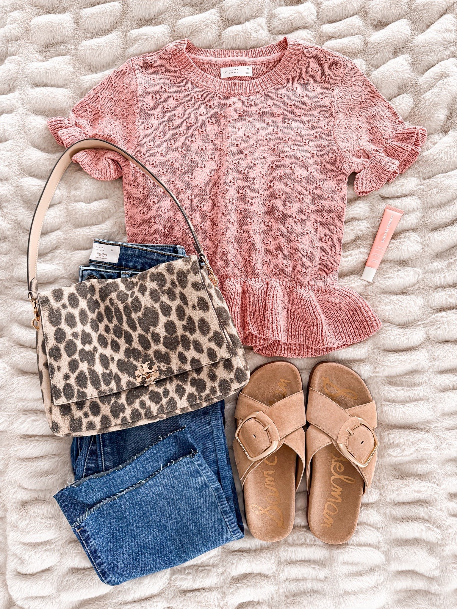That pink sweater tee with jeans and sandals is giving easy everyday cute… would you wear it? 💕

#LTKOver40 #LTKootd #LTKSeasonal