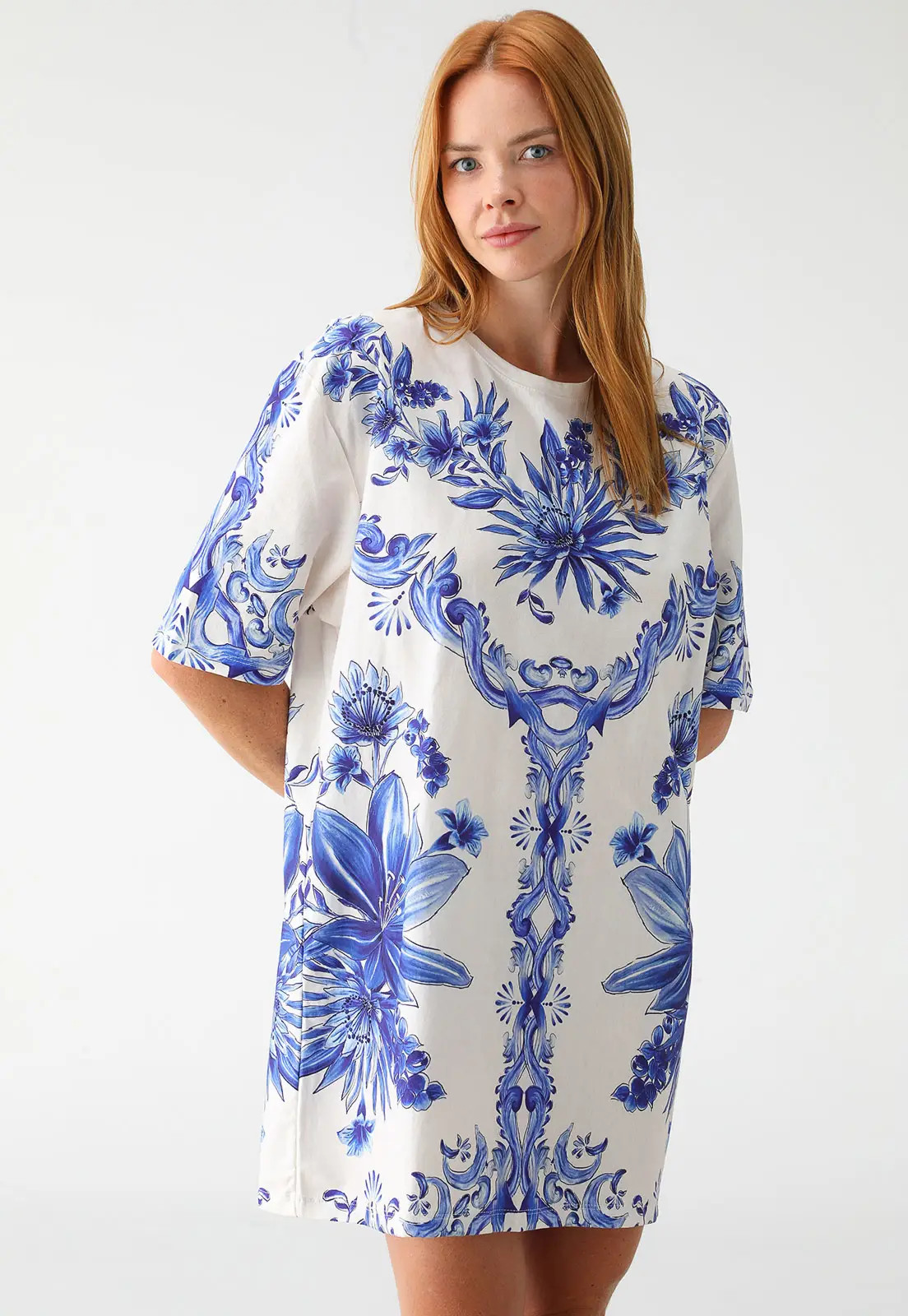 Vestido FARM Curto Azulejo Branco | Dafiti (BR)