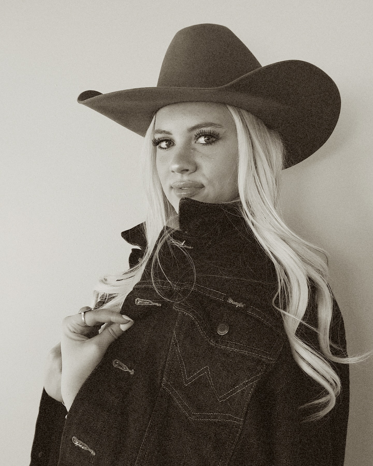 sunday smiles 

.
.
.
.
.
.
.
.
.
.
.
.
.
.
.
.
#western #cowgirl #westernstyle #cowgirlstyle #wrangler