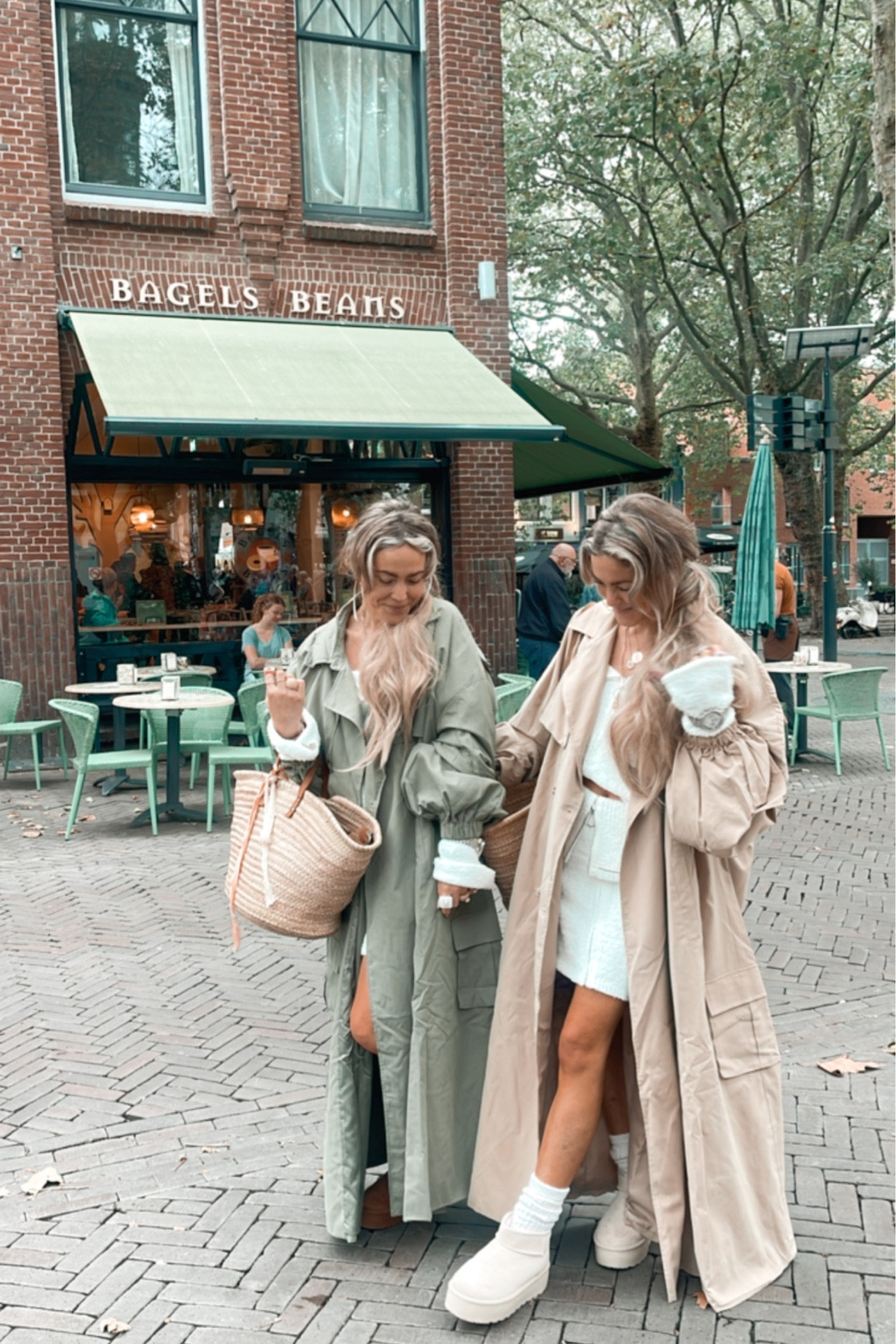 Twinning long trenchcoats 🧥🧥
.
trenchcoat, plt, prettylittlething, oversized coats, fall inspo 

#LTKeurope #LTKxAFeurope #LTKstyletip