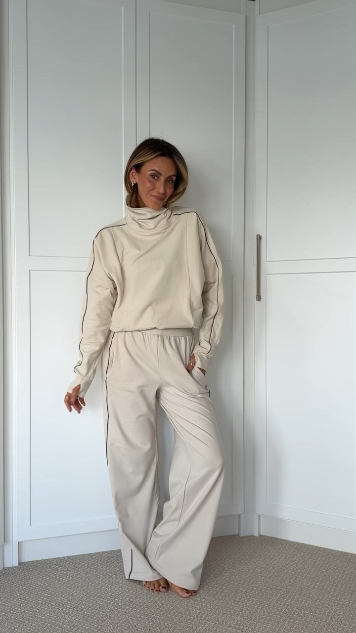 Sporty chic set thats perfect for travel, daily errands, or layered over a workout set! 
Paired with mini booties and a baseball cap. Winter travel essentials 

#LTKootd #LTKActive #LTKTravel