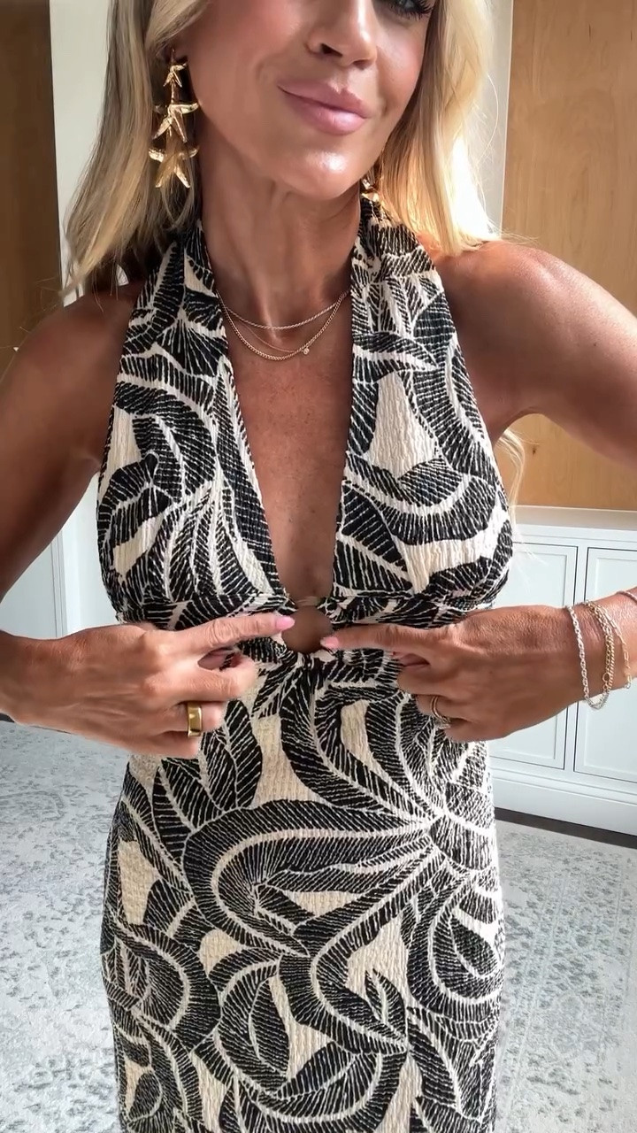 Resortwear outfits for your next beach vacation! Matching sets, gorgeous maxi dresses, and flowy jumpsuits 😍 

#vacationoutfitideas #beachoutfits

#LTKootd #LTKgrwm #LTKTravel