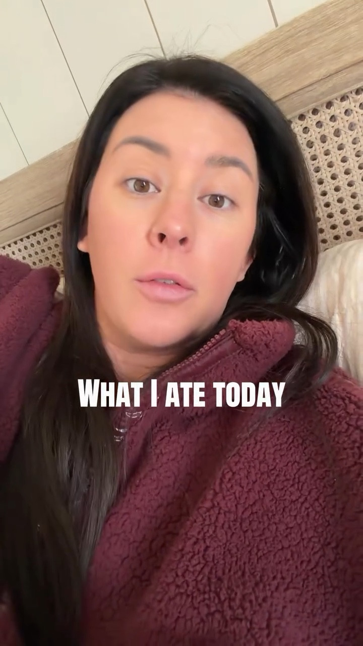 I’m tracking my protein (goal is 130g) with @cronometer_official *not sponsored**

#whatieat #whatiatetoday #momfriends #girlthings 
@cleansimpleeats @mush @wellityne @wholefoods