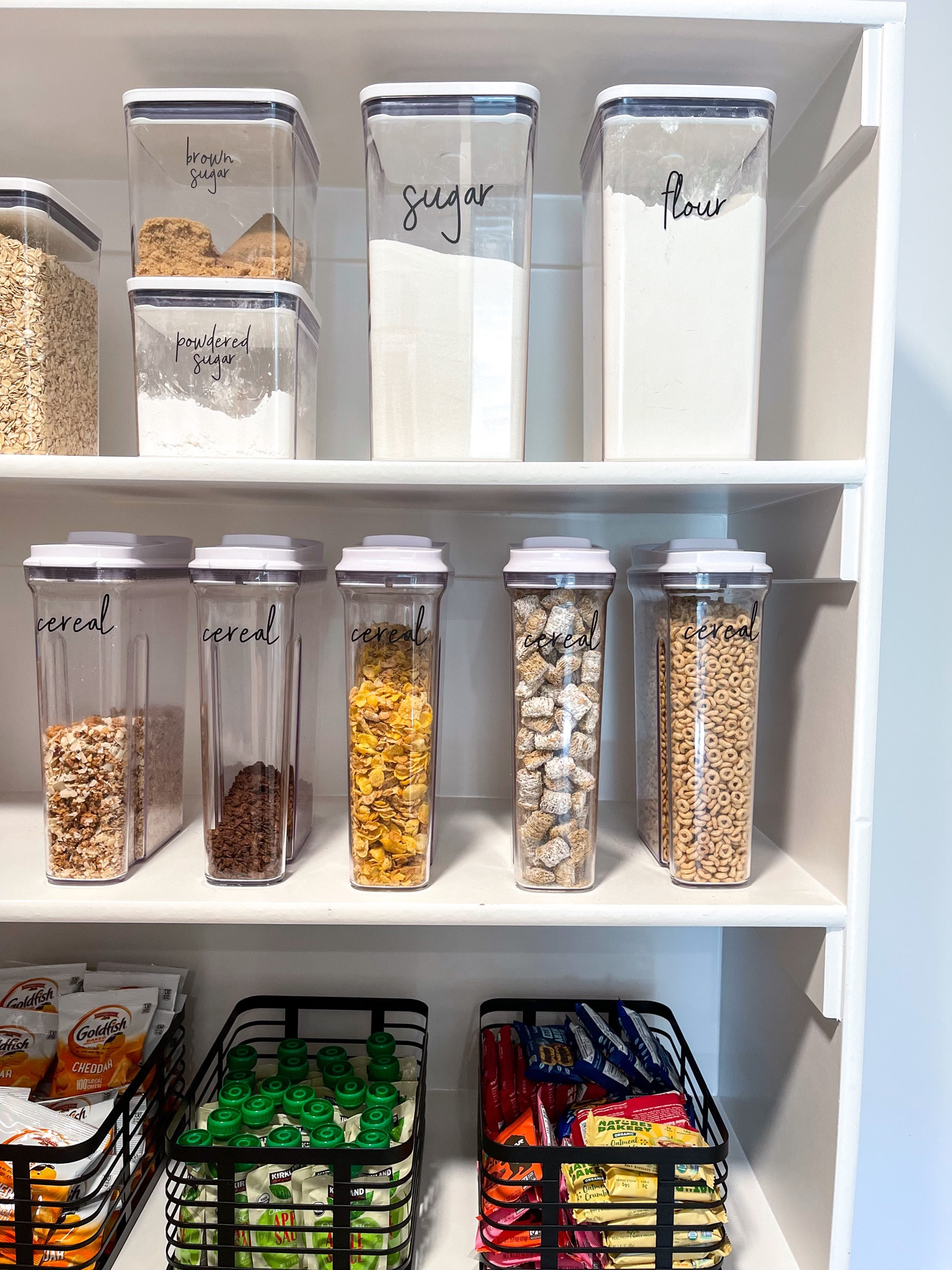 Decanting is not only beautiful to look at, but keeps food nice & fresh! ✨ Custom vinyl labels can be ordered through our website  
#pantry #organization