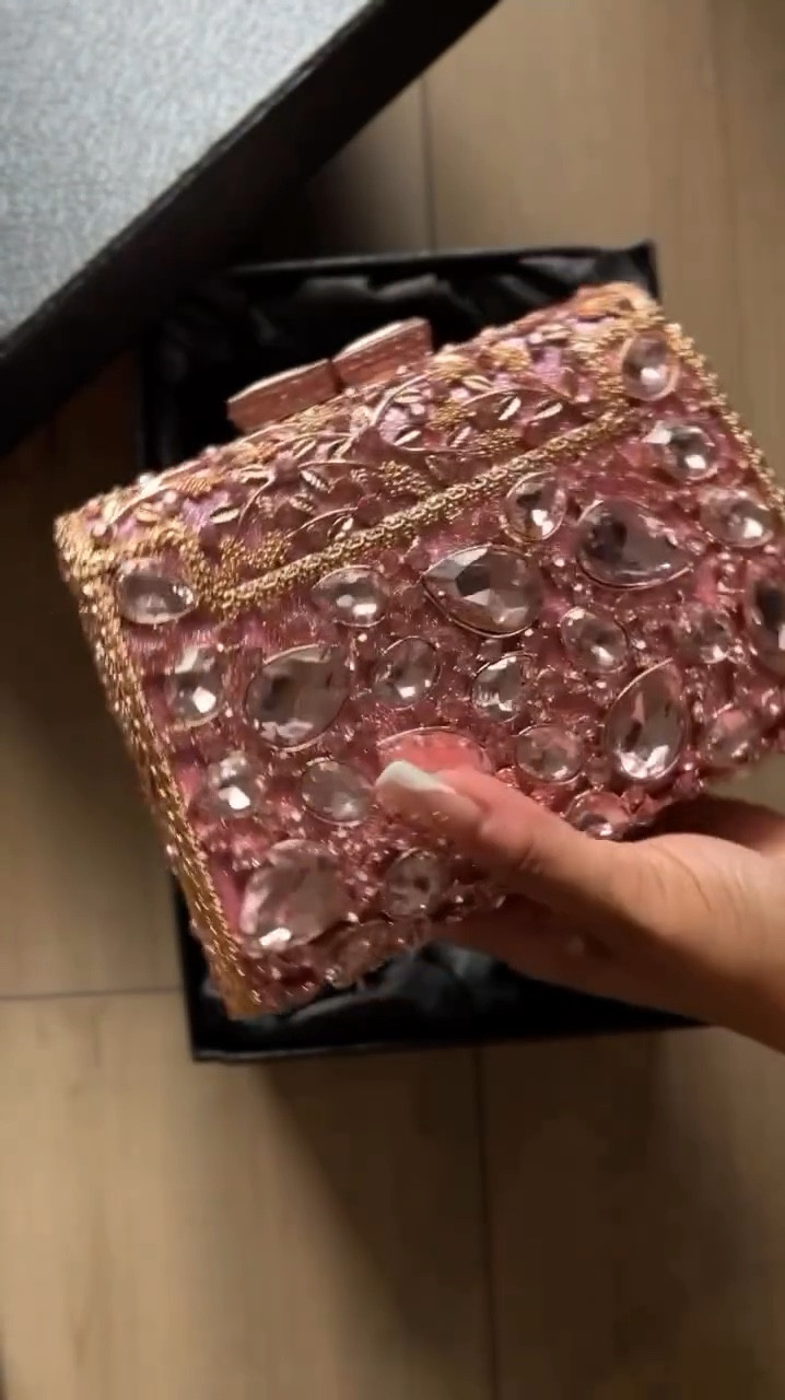 2024 SHEIN Music Fest 🎶

@sheinofficial @shein_us #pr 

👜Glitter Bling,Shiny Glamorous,Elegant Luxurious Full Handmade Diamond Flower Design Evening Bag For Women
Search 🔍 31353966	
Link 🔗https://shein.top/c9qql7n

Use my code to get extra 15% off “UK5QL”

#SHEINmusicfest #SHEINforAll #loveshein #ad 
[ ootd , ootdfashion , influencer, Indian influencer, USA blogger]