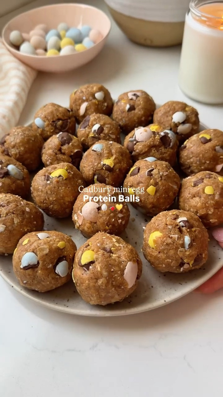 These Mini Cadbury Egg Protein Balls are the perfect little sweet treat when you want something festive and macro-friendly. I love keeping a batch in the fridge for an easy snack or a little dessert after dinner.✨🥚🍫💪

IB: @alisa_marie15 

Mini Cadbury Egg Protein Balls | high protein snacks | healthy Easter treats | macro friendly dessert | protein energy bites | easy meal prep snacks 

https://www.eatingbirdfood.com/cadbury-egg-protein-balls/

#LTKActive #LTKfoodie #LTKfitnessgoals