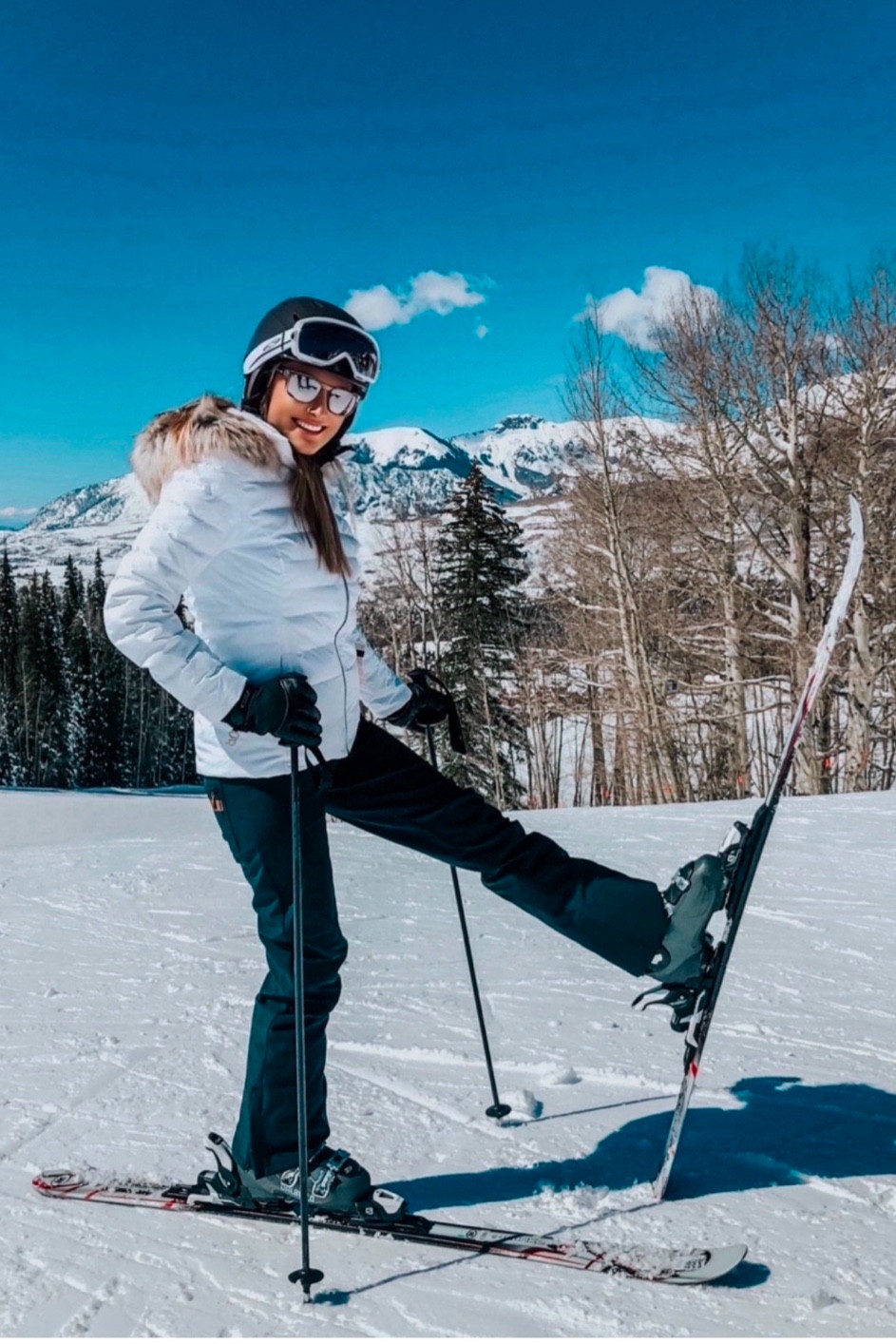 Ski jacket wearing a size 6 Roxxy high-rise ski pants wearing a medium! Love this ski outfit 🎿

#LTKWatchNow #LTKFindsUnder100 #LTKStyleTip