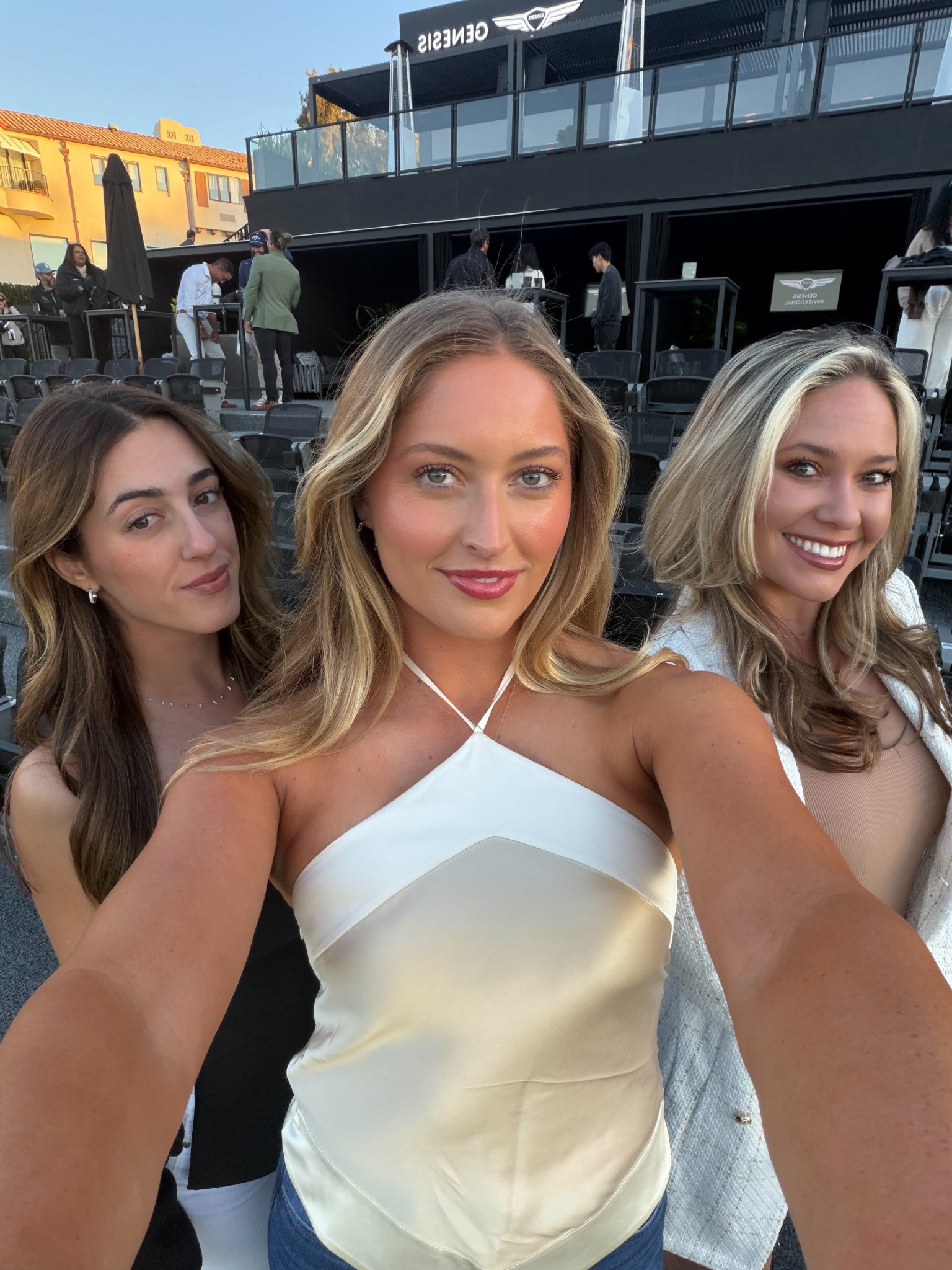 Top: small
Lipstick: shade VERONE

#LTKootd