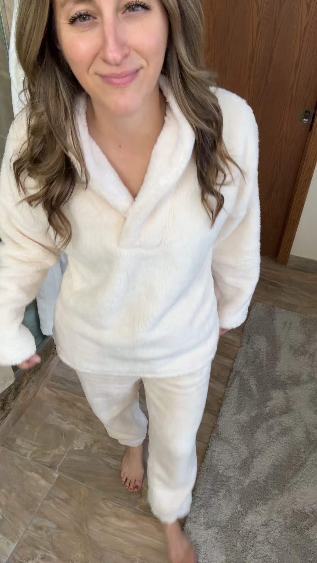 The Sherpa two piece set you’ll be so happy in! Feels like you’re wearing a soft, cozy blanket! Highly recommend it for you and also makes a great gift! #loungewear #pajamas #twopieceset #winterclothes #giftideasforher @TanmingFashion 

#LTKootd #LTKGiftGuide