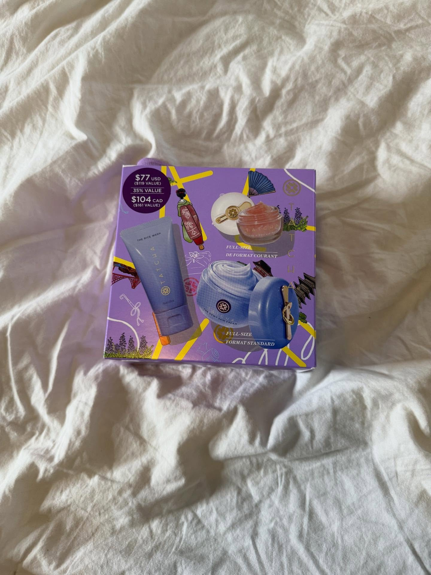 The perfect gift set for the beauty or self care lover who loves luxury but may not always splurge on themselves iykyk. Such a good intro to @tatcha skincare the products are incredible and luxurious.

#tatcha#tatchacollectivepartner#beauty#holidaygiftguide#beautyset