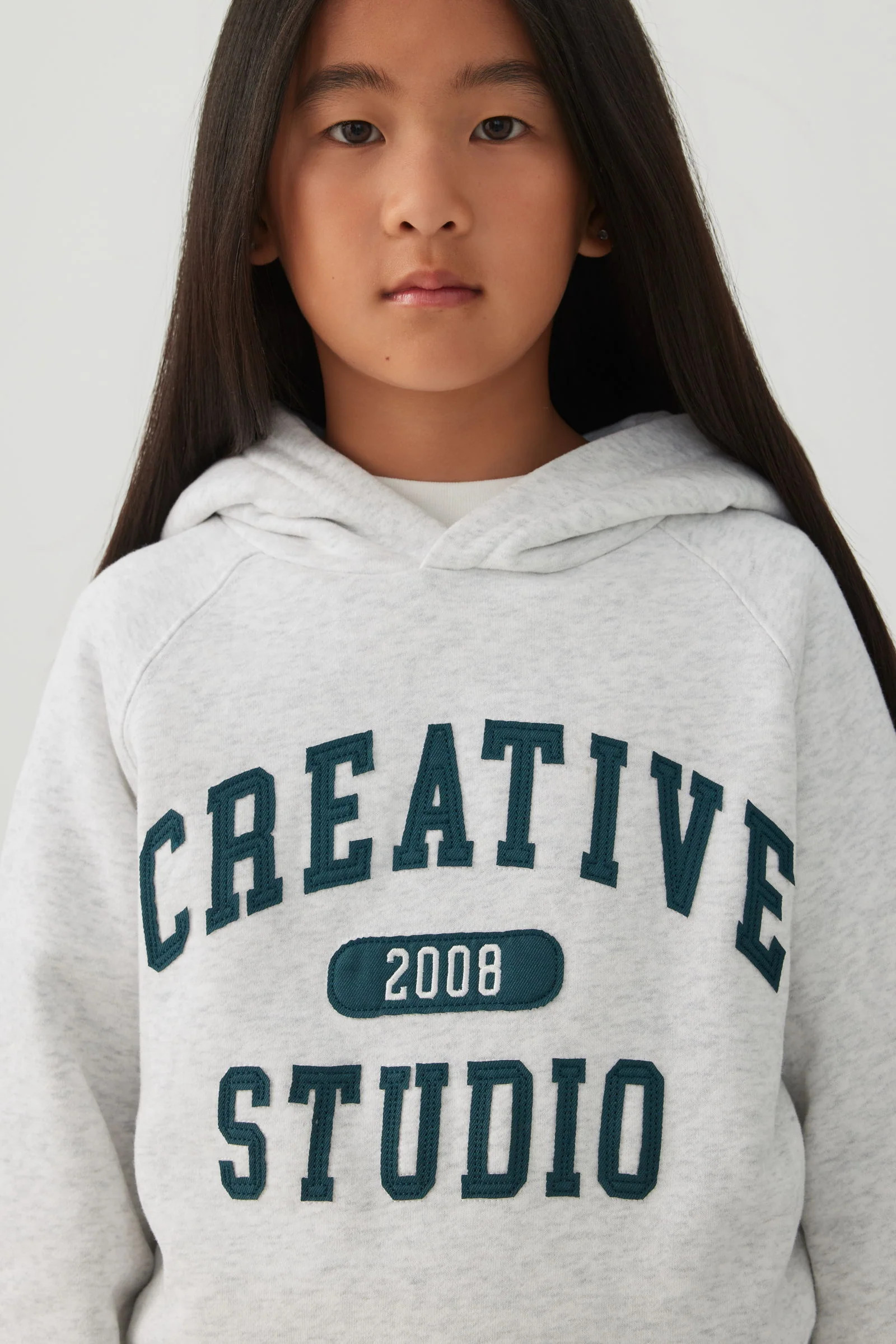 MADESOFT™ Fleece Cropped Graphic Hoodie Light Grey | Ardene Canada | Ardene US