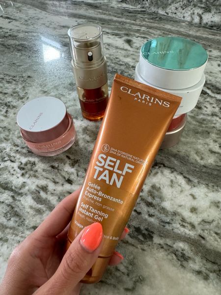 I have been using this self tanner from @clarinsusa on my face for over a decade! Hands down my favorite! Also miss try the Multi Active Jour day cream - for lines, pores and glow with niacinamide available at @sephora #sephorapartner
