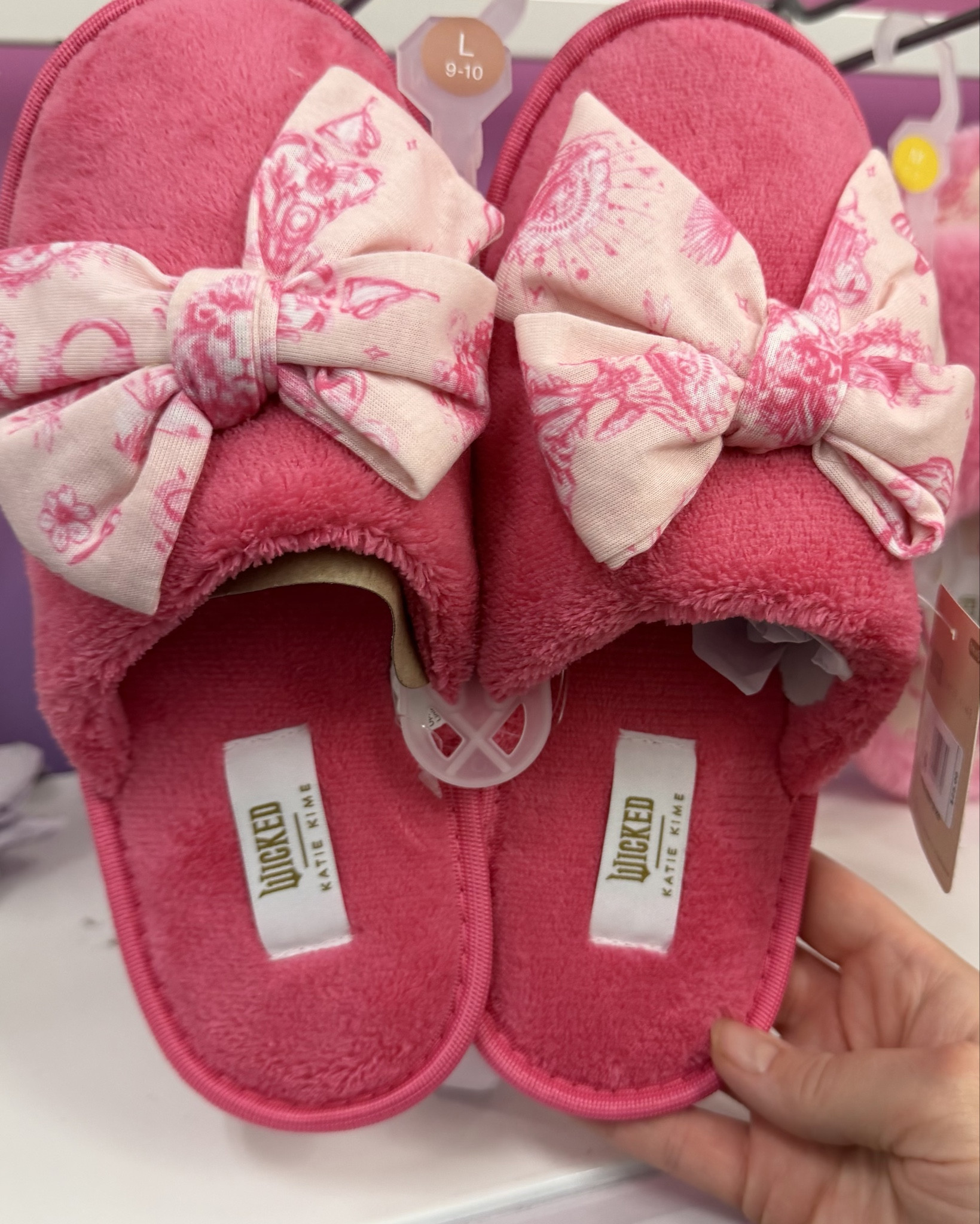 ✨ Cyber Monday DEAL: 30% OFF!! ✨
The Wicked x Katie Kime collab is everything 💕 From the pink PJs to the matching bow slippers… I seriously can’t get over how cute this collection is!! Obsessed is an understatement.
Linking all my faves ⬇️ 🎀

#Wicked #WickedForGood #WickedXKatieKime #HolidayGiftGuide 


#LTKGiftGuide #LTKCyberWeek #LTKSaleAlert