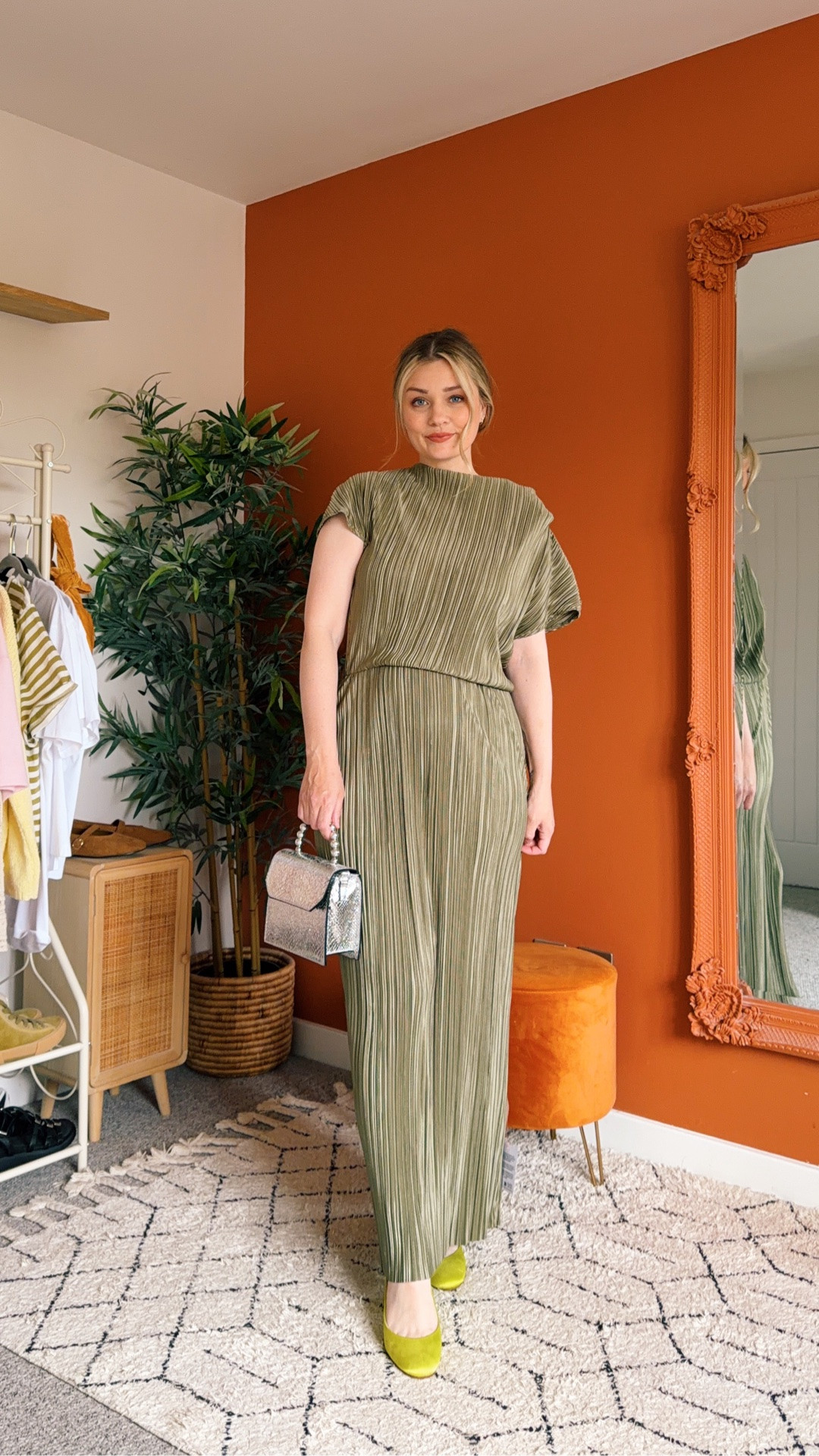 I’m wearing..

Dress - 12
Heels - rainbow club custom 
Lips - mull it over
Bag - old primark

#LTKuk #LTKspring #LTKsummer