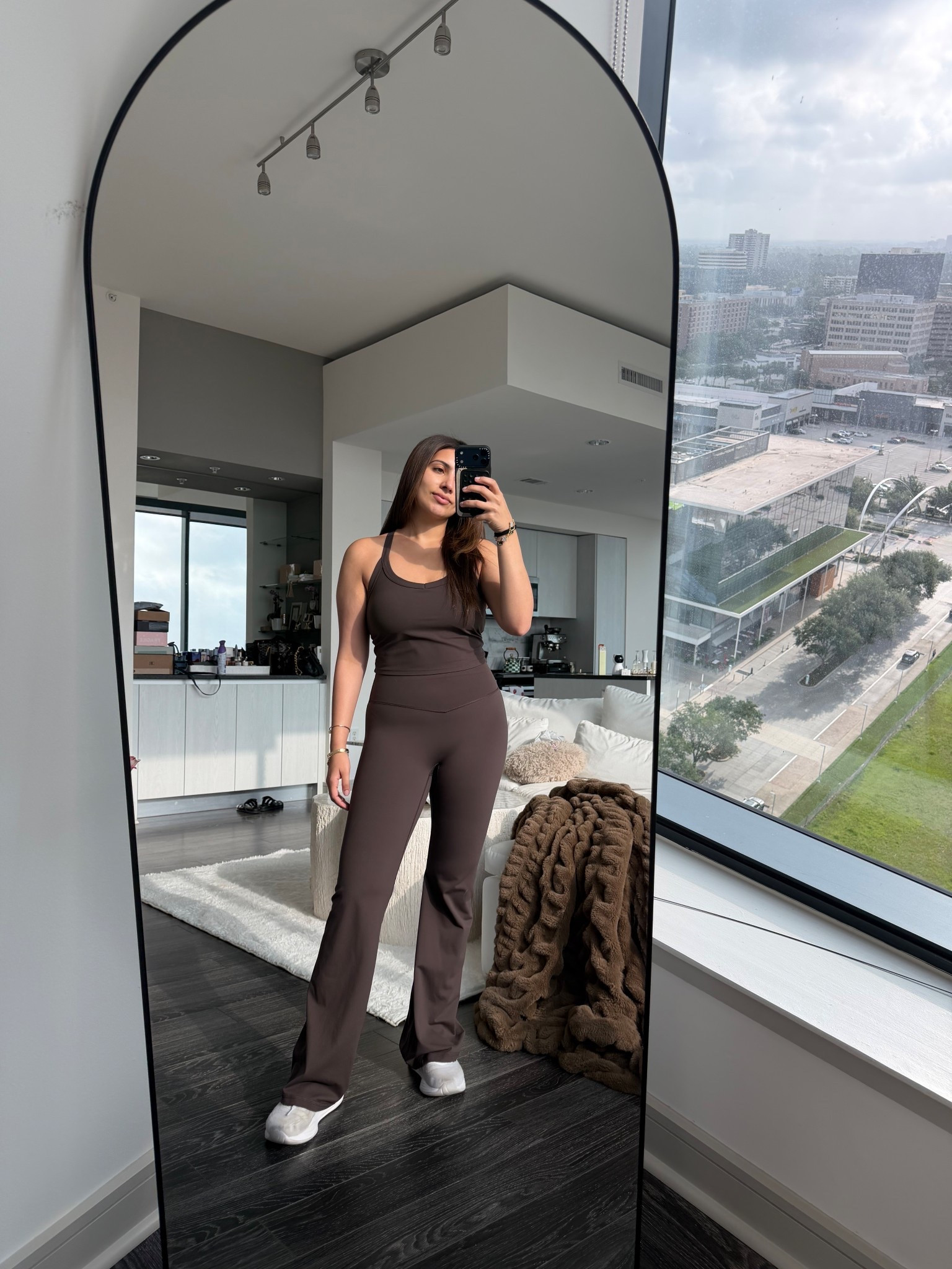 Medium in top and Medium 5’4-5’7 (I’m 5’3) in bottoms! 