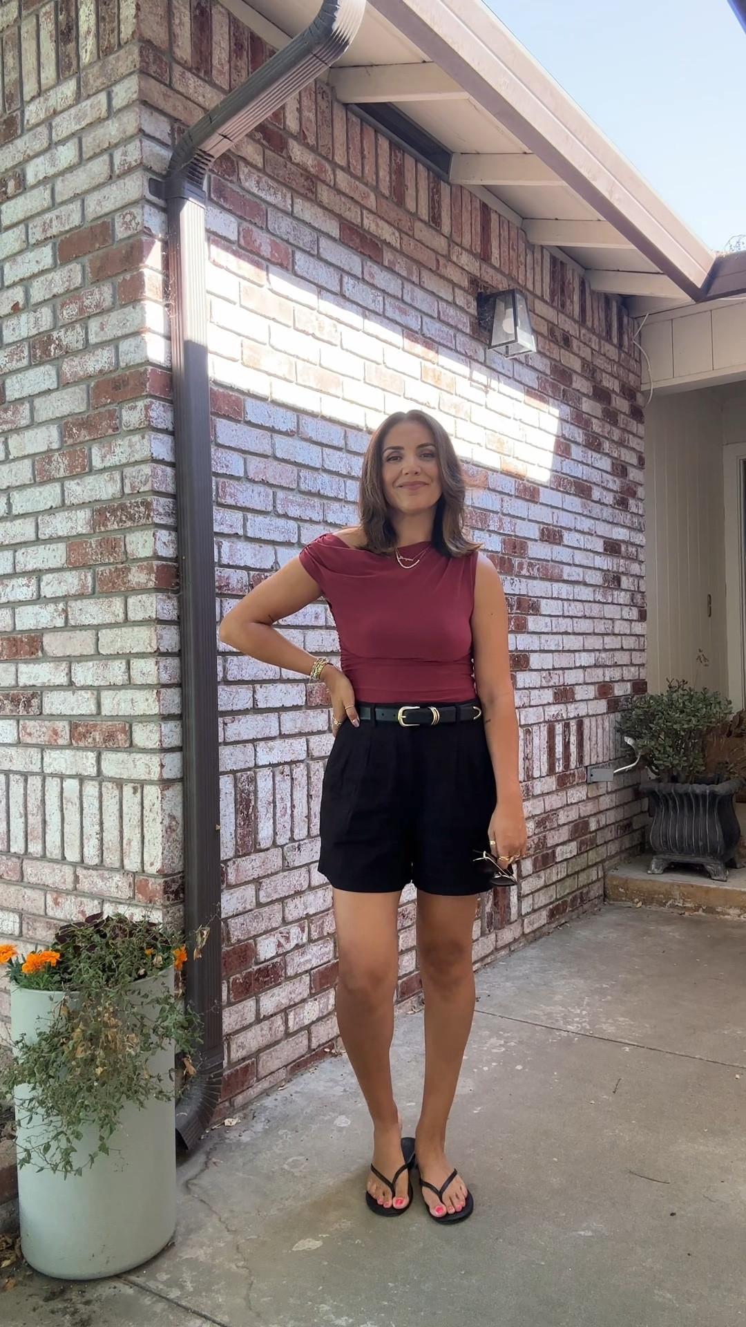 loving this look of elevated basics.
Top is aritzia in size small and shorts are old navy linen blend.