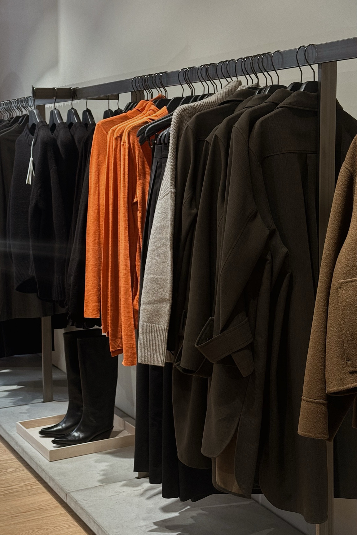 Fall tones 🍂

Autumn styling / autumnal colours / oversized styling / knitwear / knee high boots / layering 


#LTKSeasonal #LTKstyletip #LTKtravel