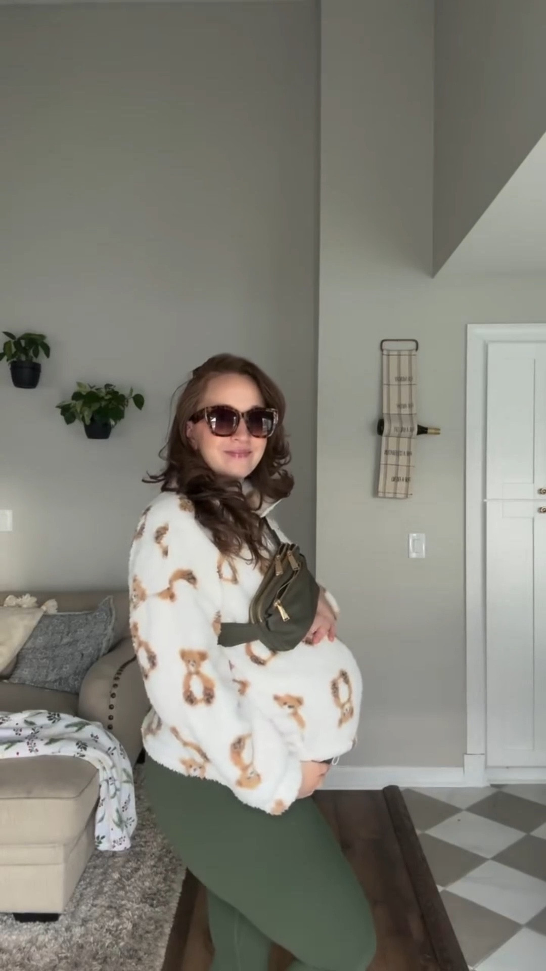 30 Week OOTD! Baby boy is measuring big yall, the bump is bumping 🤰🏼Loving these @poshdivah_maternity leggings that are actually on Black Friday sale right now for $19.96! Plenty of room for baby to grow over the next 10 weeks 😬 and of course had to pair it with this adorable bear icon sherpa 😍

#poshdivahmaternity #maternityfashion #pregnantlife #ootdinspo #outfitinspo