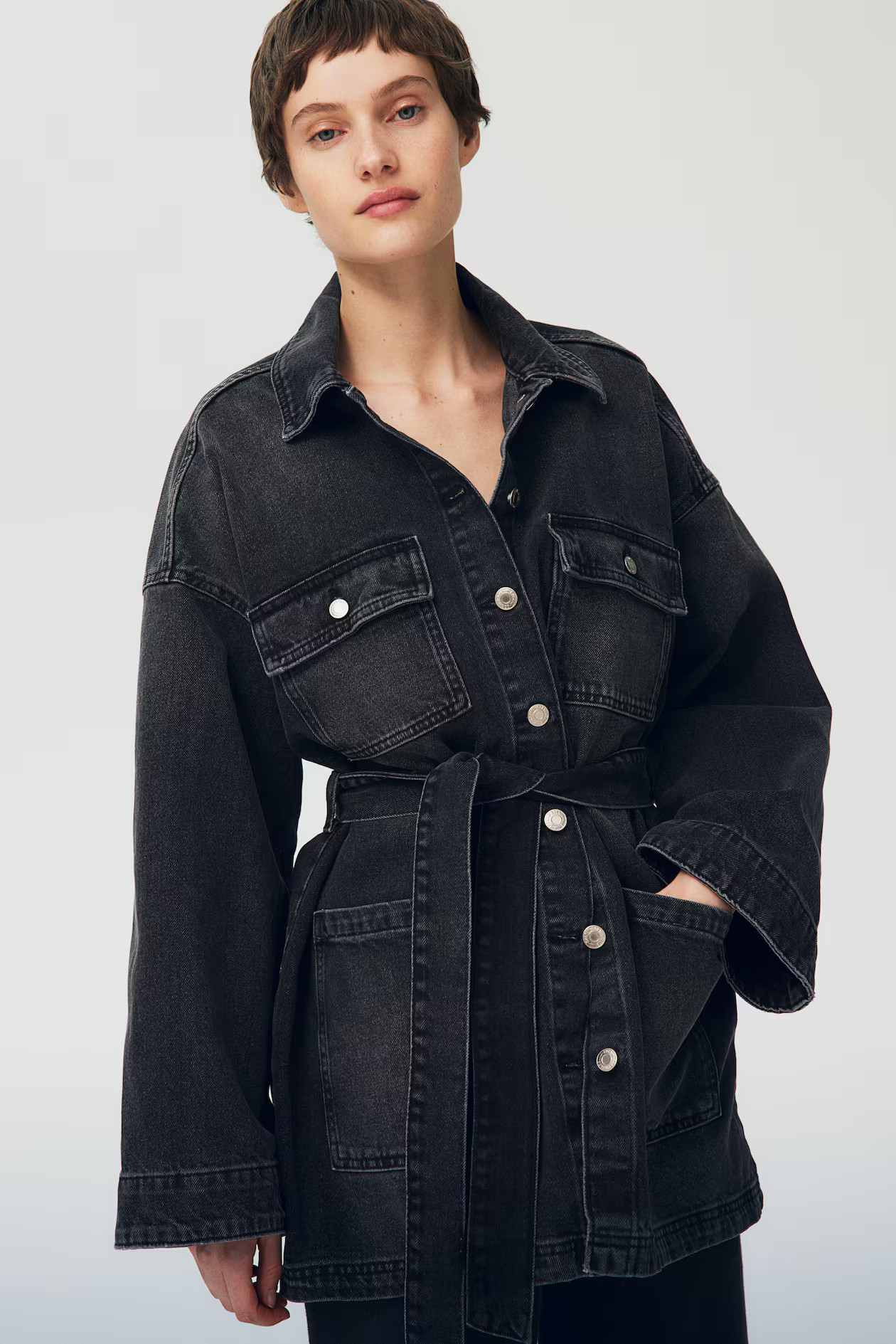 Denimjacke mit Bindegürtel | H&M (DE, AT, CH, NL, FI)