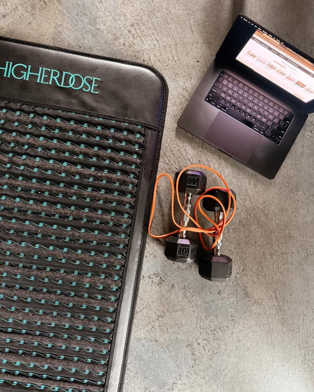 A few of my favorite wellness products from HigherDose! 

The infrared PEMF Go Mat has a few benefits that I really love:
- helps with focus and staying calm
- relaxes sore muscles
- boosts mood
- aids in recovery


#LTKActive #LTKHome