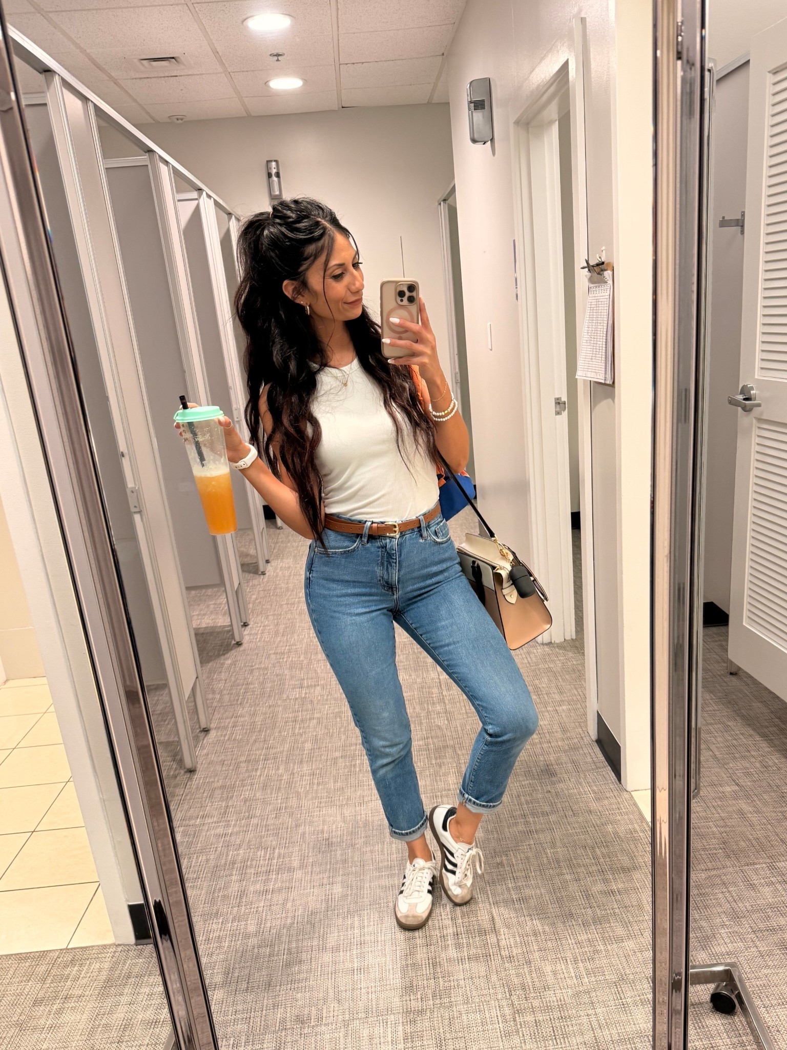 Comfy mom fit for the mall 

#LTKdayinmylife #LTKmomlife #LTKPetite