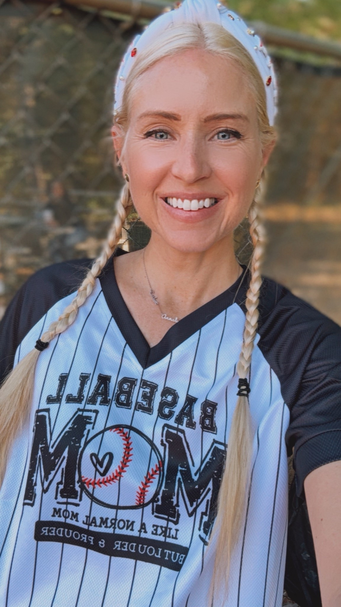 Baseball mom shirt + headband ⚾️❤️

#LTKFamily #LTKActive #LTKSeasonal