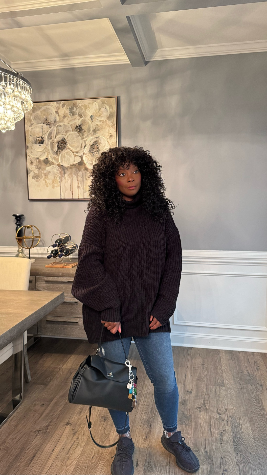 What in my bag?…to MUCH!


#ootd #GRWM #whatsinmybag 

#LTKdayinmylife #LTKmorningroutine #LTKgrwm