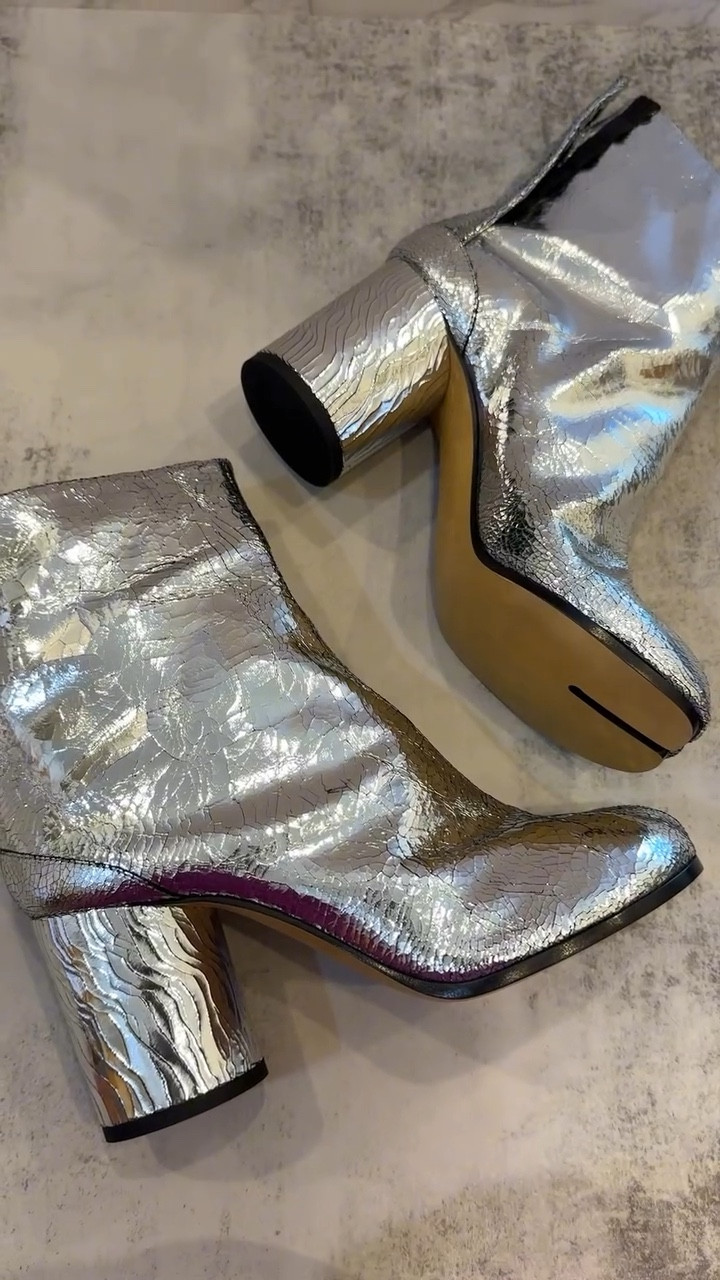 Fall boots! 
Meet my new babies Maison Margiela Tabi broken mirror boots

#fallfashiontrends #fallfashion 
#falloutfit

#LTKShoeCrush