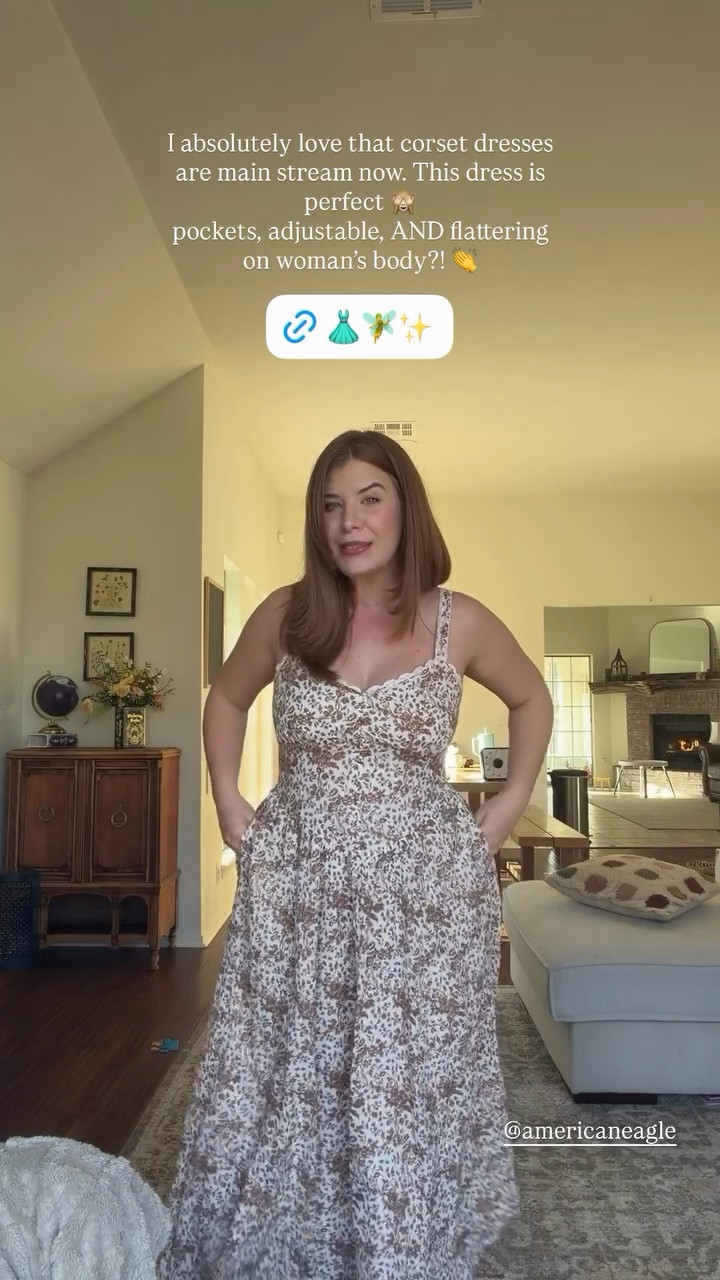 @americaneagle  I absolutely love that corset dresses are main stream now. This dress is perfect 🙈
pockets, adjustable, AND flattering on woman’s body?! 👏
