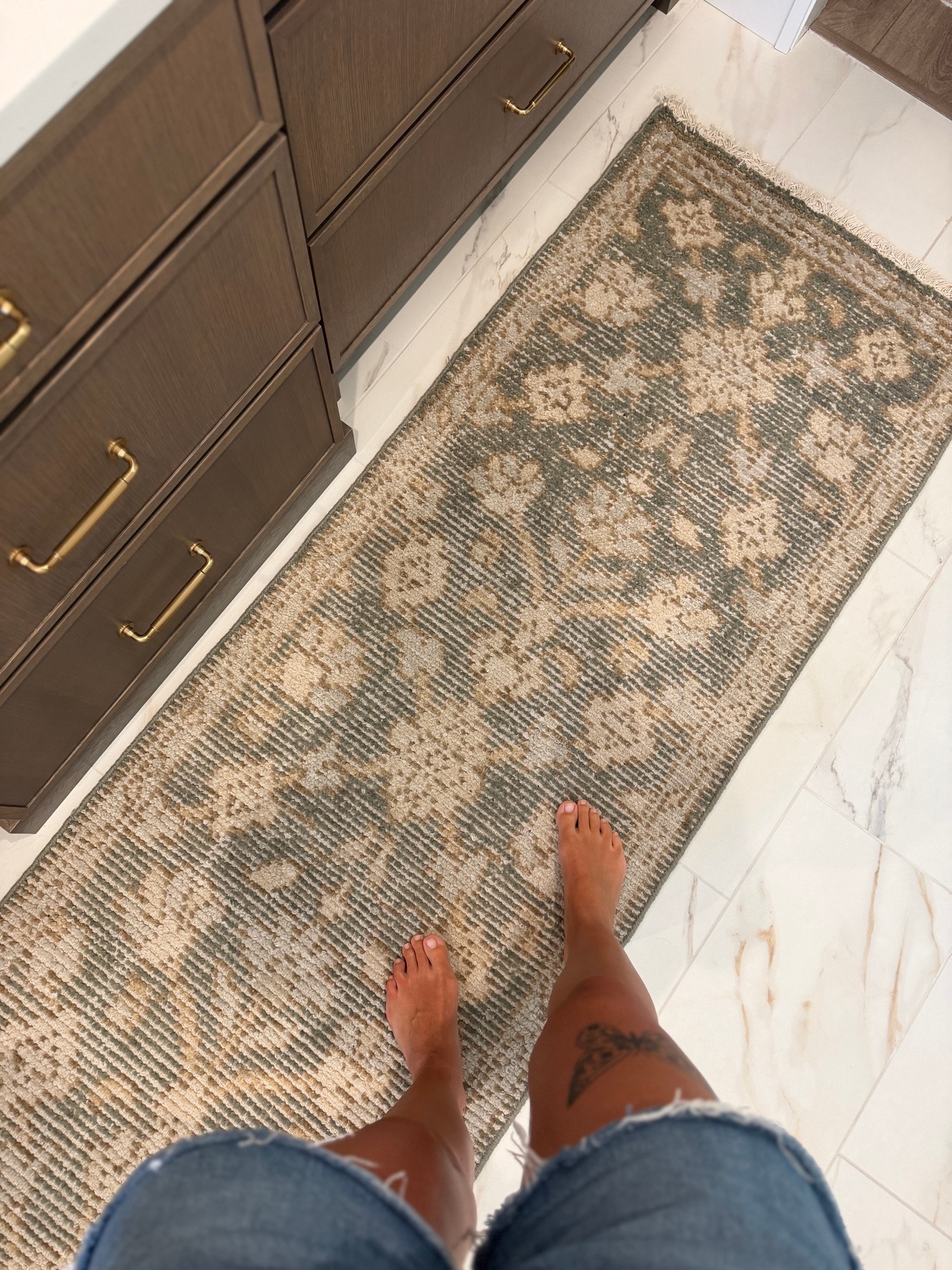 I recently added this Lena Hand-Knotted Wool Rug from @Quince to our bathroom and I’m in love! The green color and vintage style pattern is everything! We have the 8’ runner, but it’s also available in area sizes. #QuincePartner