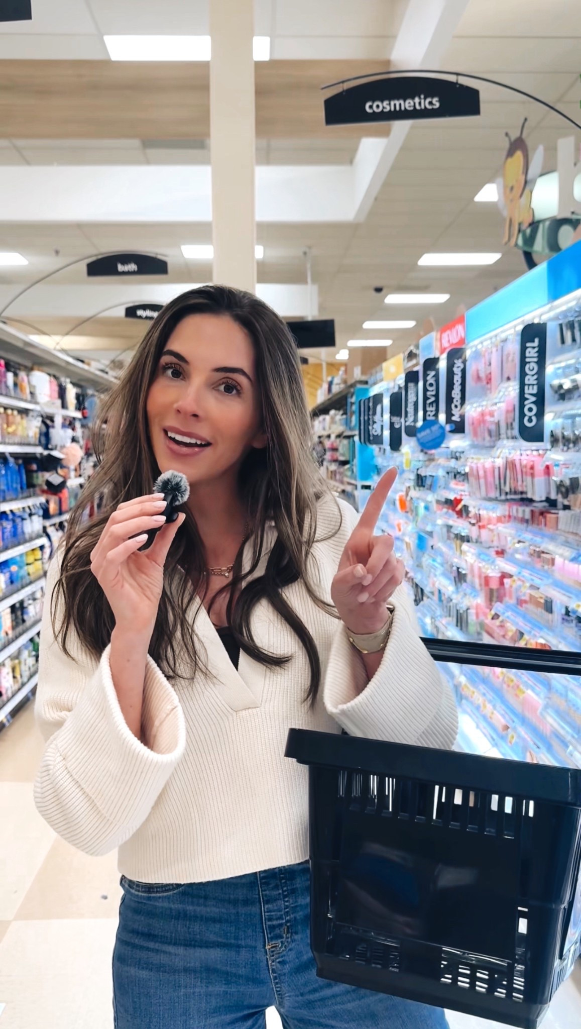 Essentials every bathroom cabinet should have 🪞

some things are worth investing in, like quality skincare for long term skin health, and others are supporting actors that are beneficial in all skincare cabinets
!